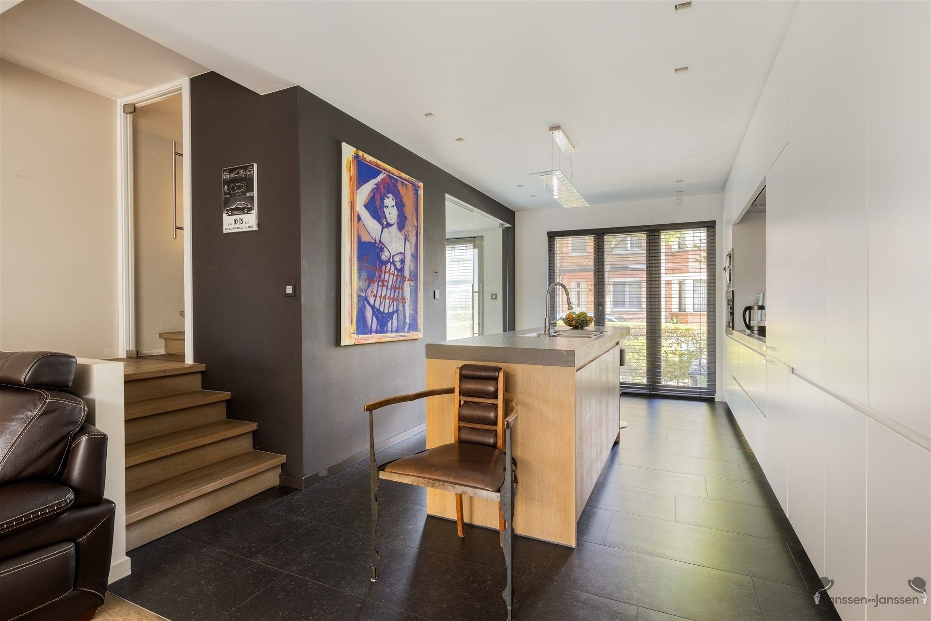 Volledig gerenoveerde designwoning met hoogwaardige afwerking in Mortsel foto 7