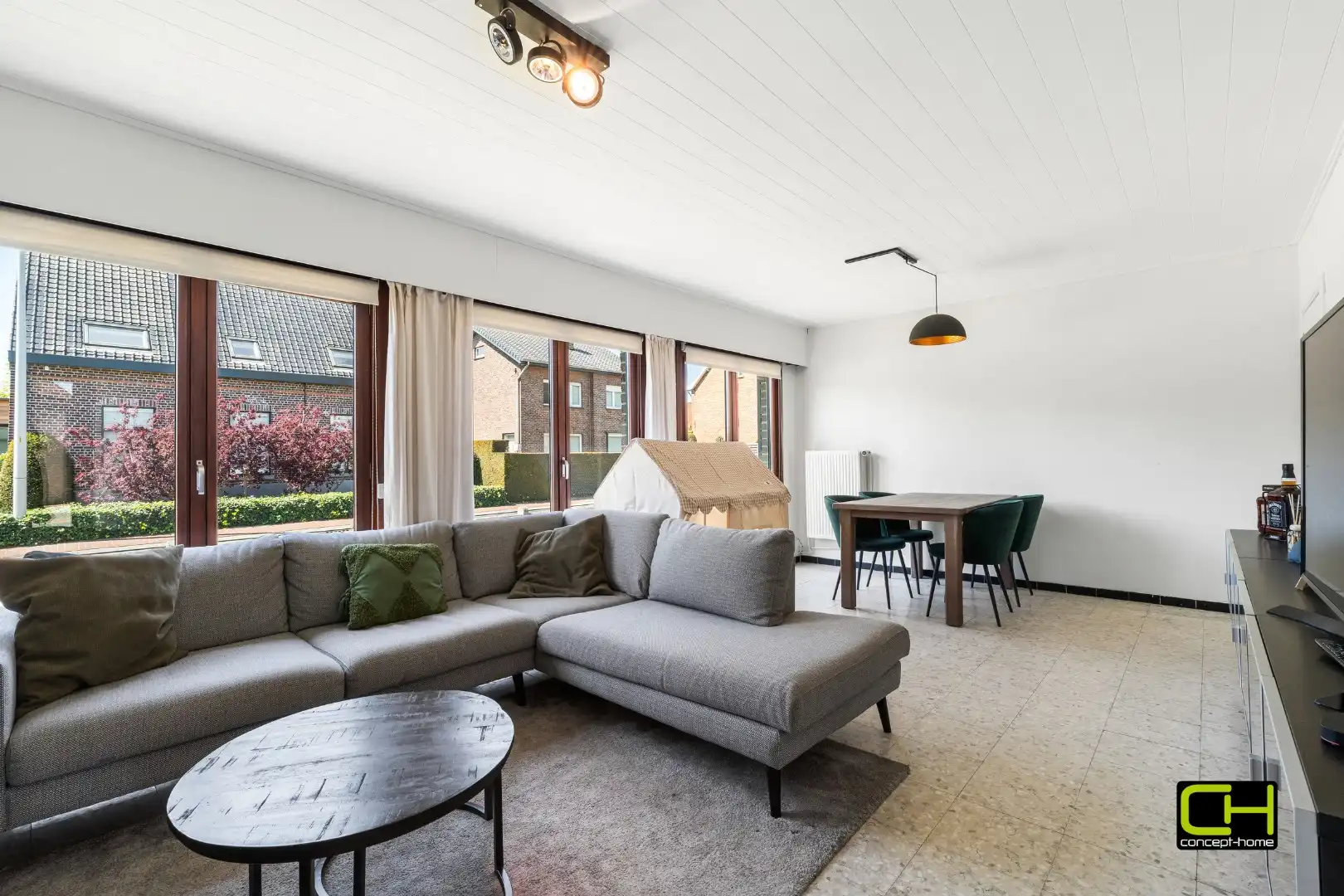 Vrijstaande bungalow met loods op een perceel van 865 m² te koop in Merendree foto 3