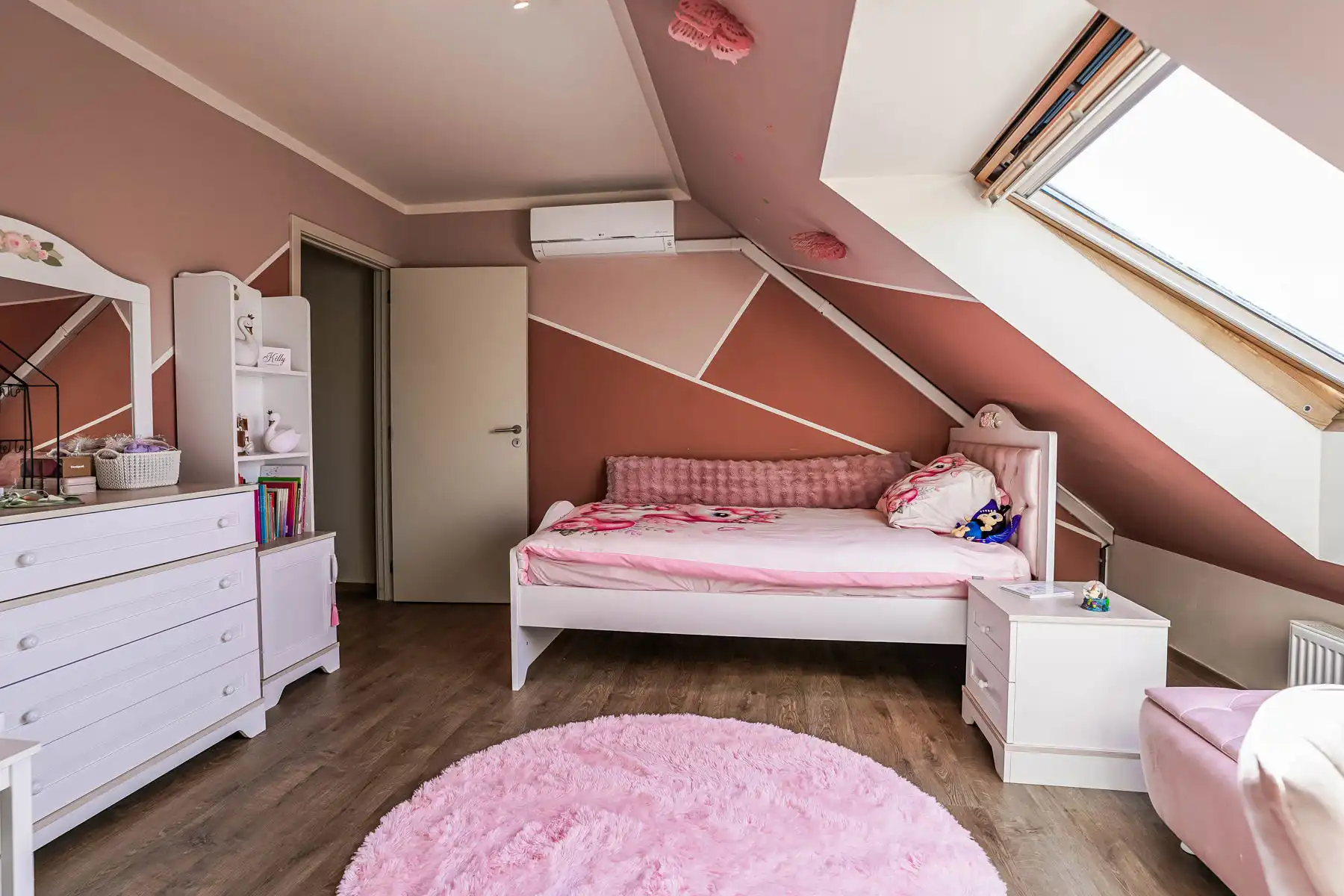 Knap duplex appartement met terras en garage te Malderen foto 17