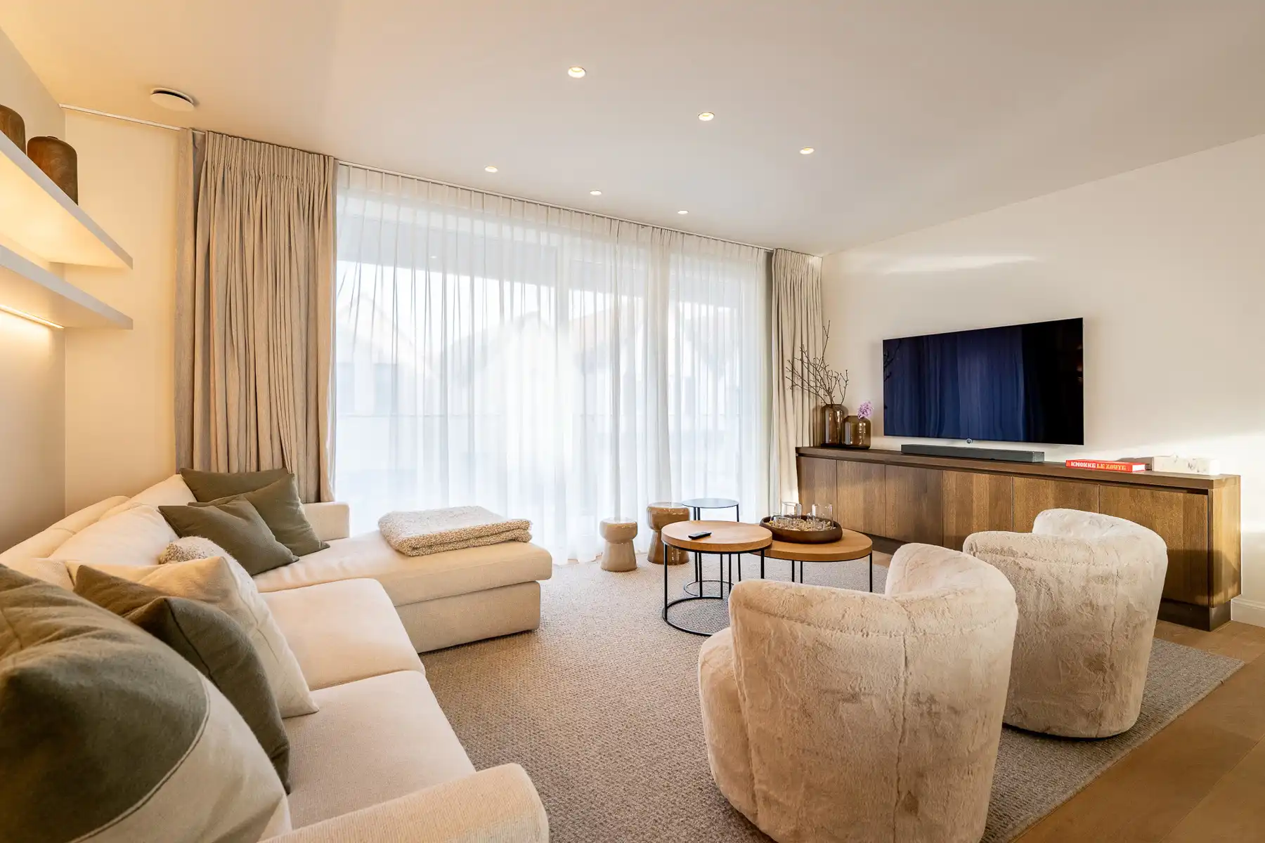 Centrale nieuwbouwwoning met lift en privéparking foto 2