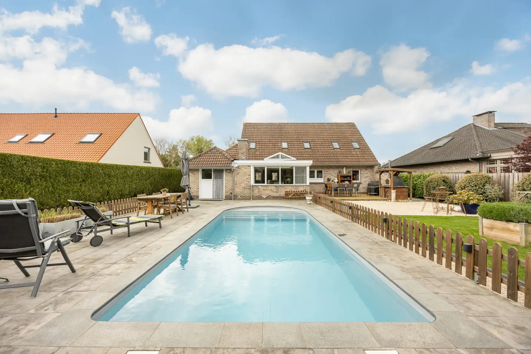Instapklare villa gelegen in een doodlopende straat foto 2