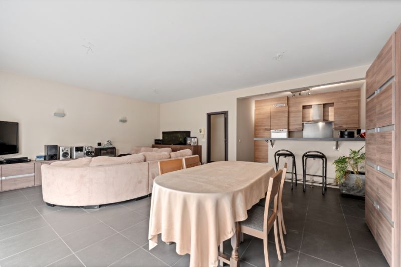 Ruim appartement - ondergrondse staanplaats inclusief!!! foto 4