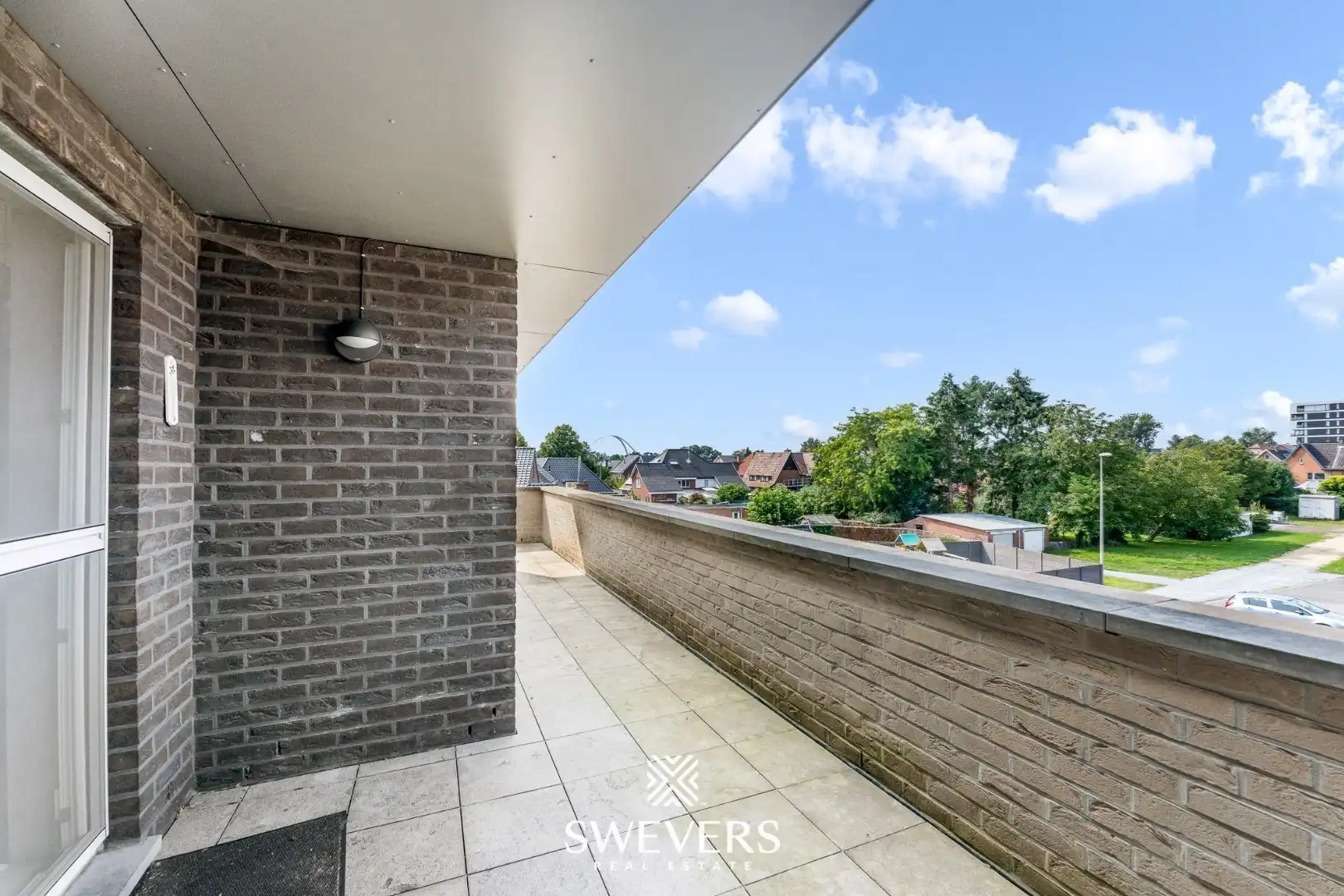 Ruim appartement net buiten Beringen-centrum met uitzicht rondom foto 26