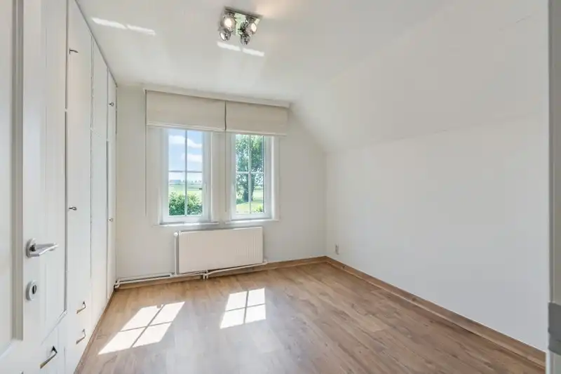 Stijlvolle, landelijke woning met 3 slaapkamers, garage en tuin foto 15