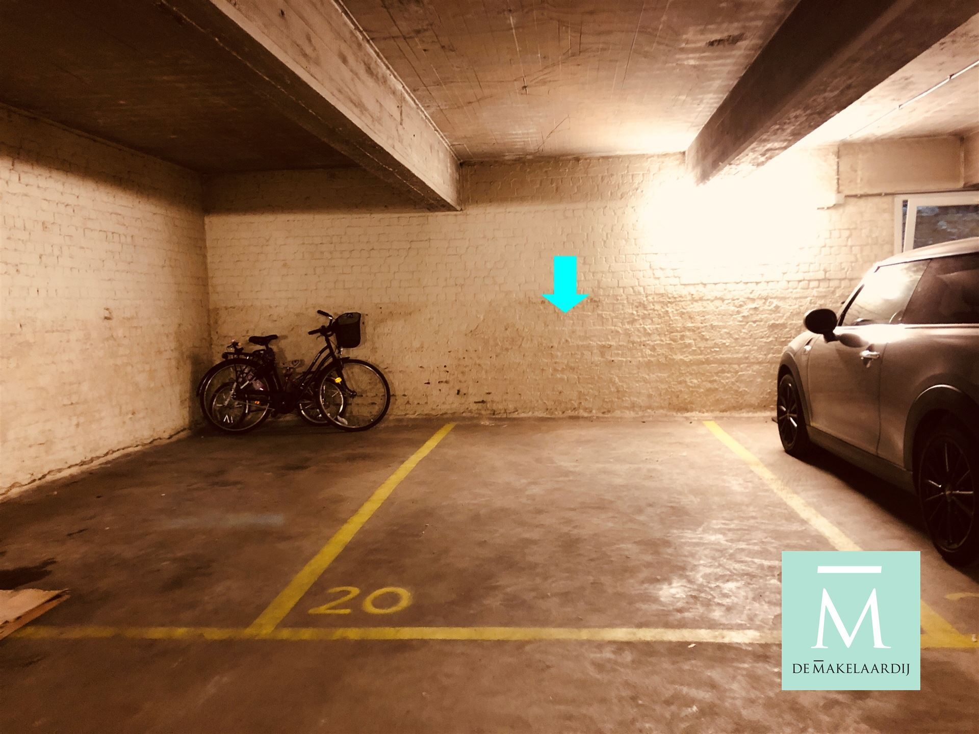 Centraal gelegen garagebox evenals twee ondergrondse autostaanplaatsen te koop:  foto 6