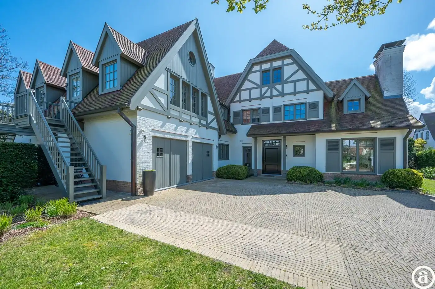Prachtige villa met zwembad rustig gelegen in een paadje in hartje Zoute. foto 12