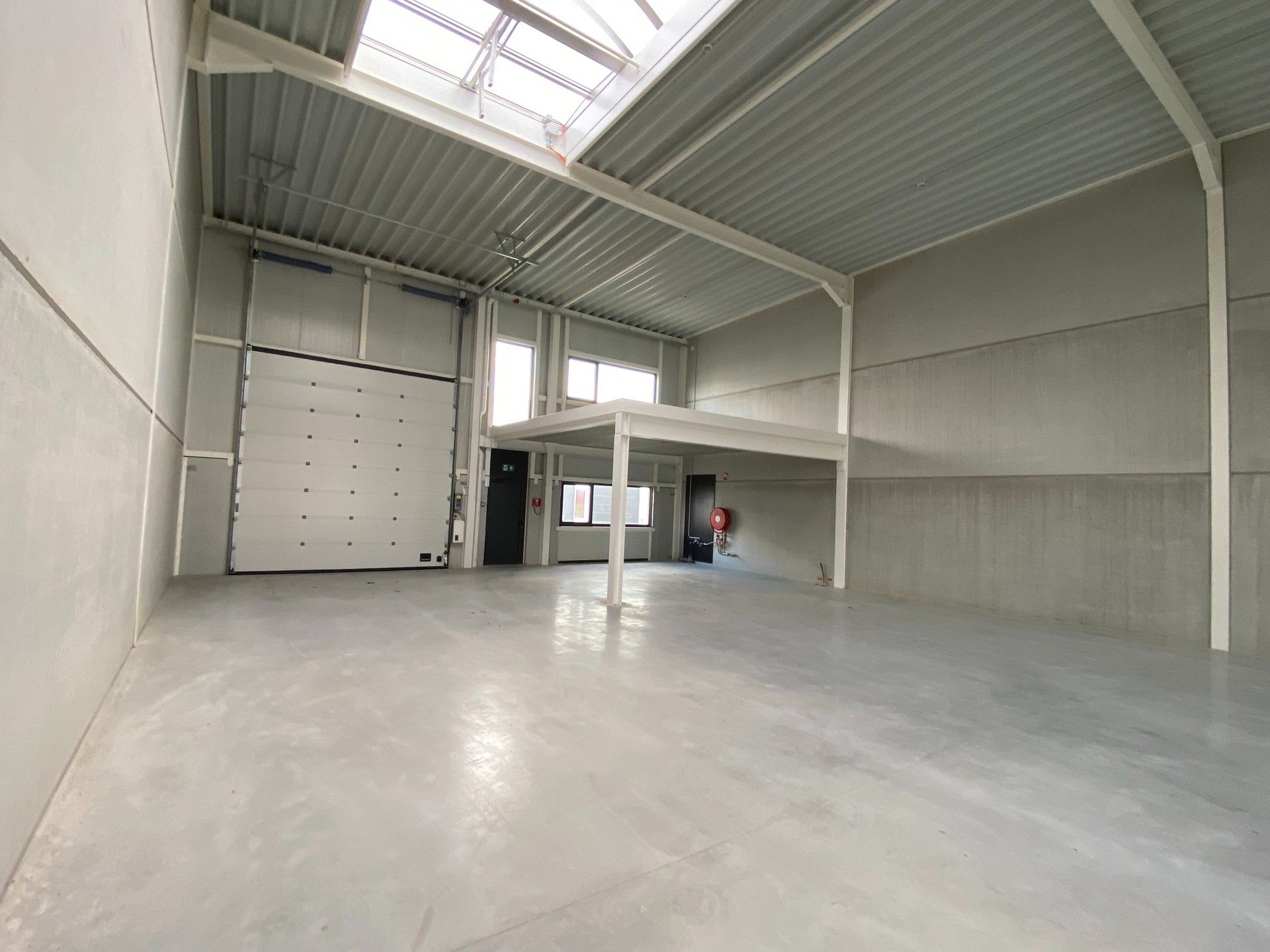 Nieuwbouw KMO-unit van 144 m2 met mezzine van 35,2 m2 foto 10