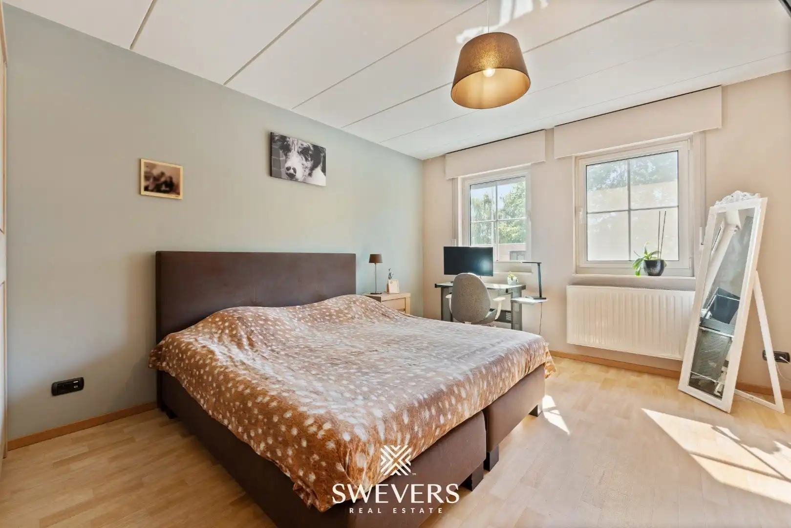 Ruime open bebouwing met nieuwe keuken en veranda foto 15