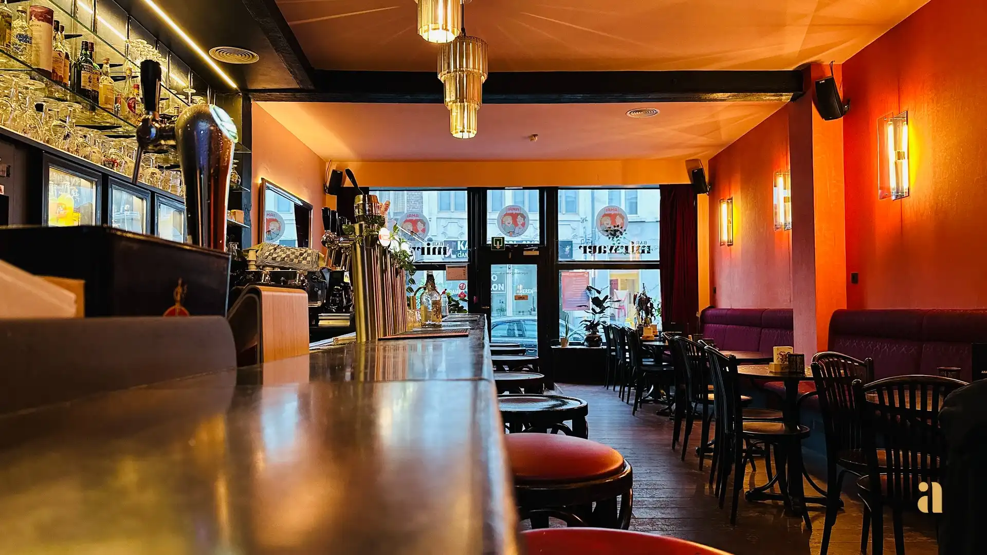 Grijp je kans: Iconisch horecapand te koop vlakbij het Gravensteen foto {{pictureIndex}}