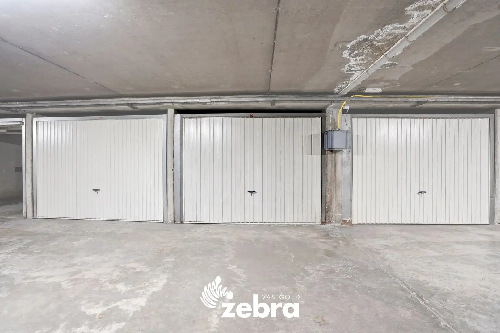 Zeer ruim appartement (137 m²) te koop met dubbele garage in het hartje van Tielt! foto 34