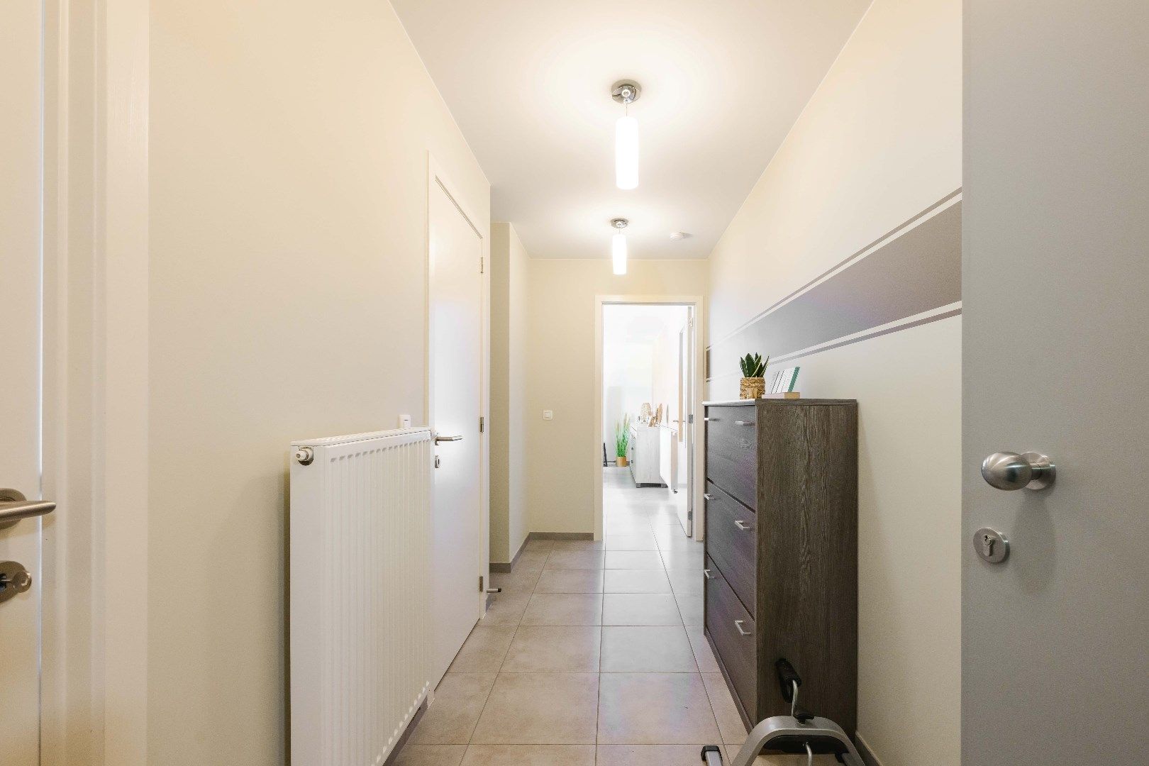 PRACHTIG INSTAPKLAAR APPARTEMENT | 2 SLPKS | INCL GARAGE foto 9