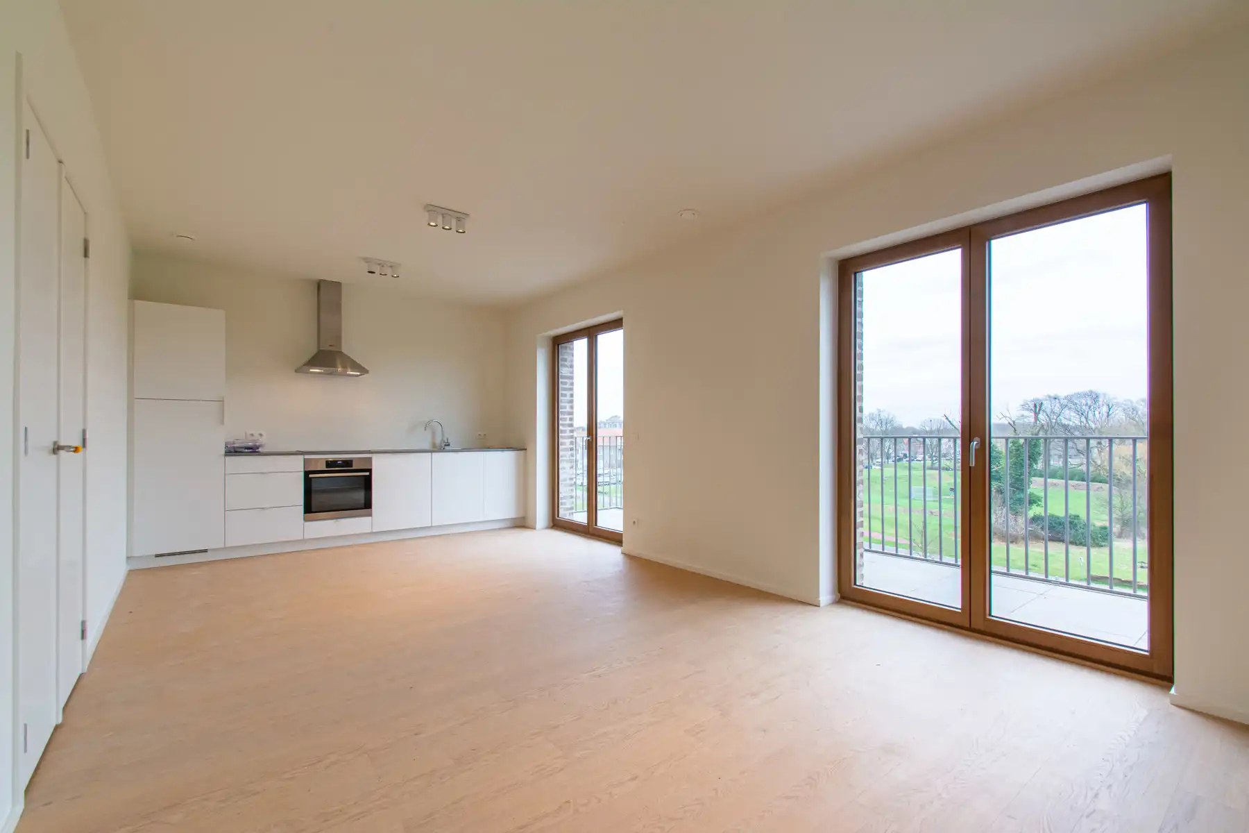 Lichtrijk appartement omringd door park en natuur foto 2