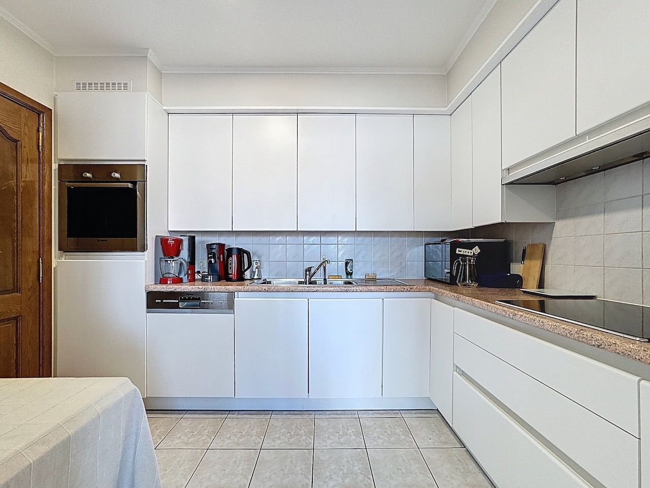 Ruim en functioneel appartement met drie slaapkamers vlakbij het Vissershuldeplein te Heist foto 11