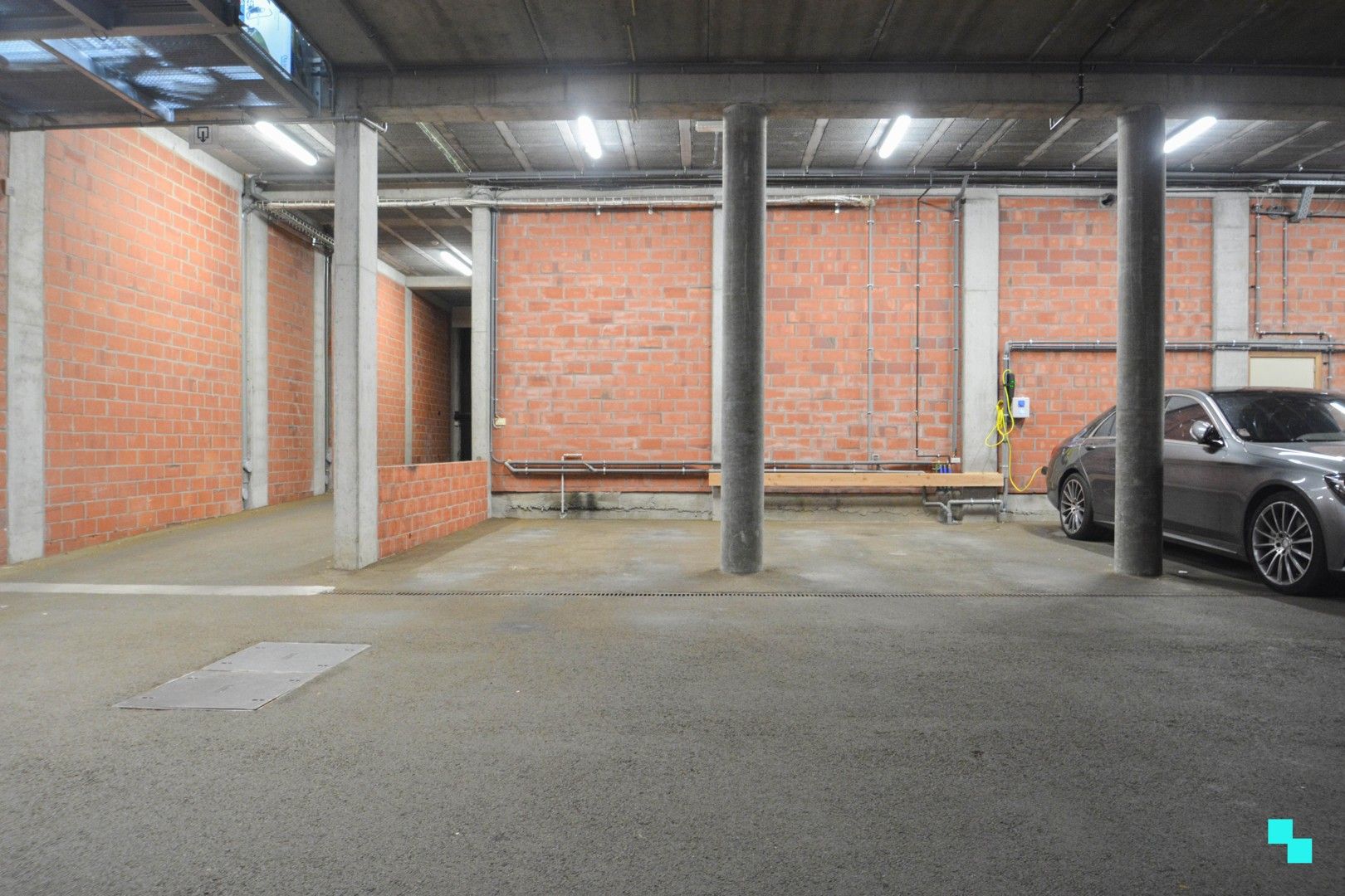 Commercieel gebouw met magazijn in het centrum van Izegem foto 19