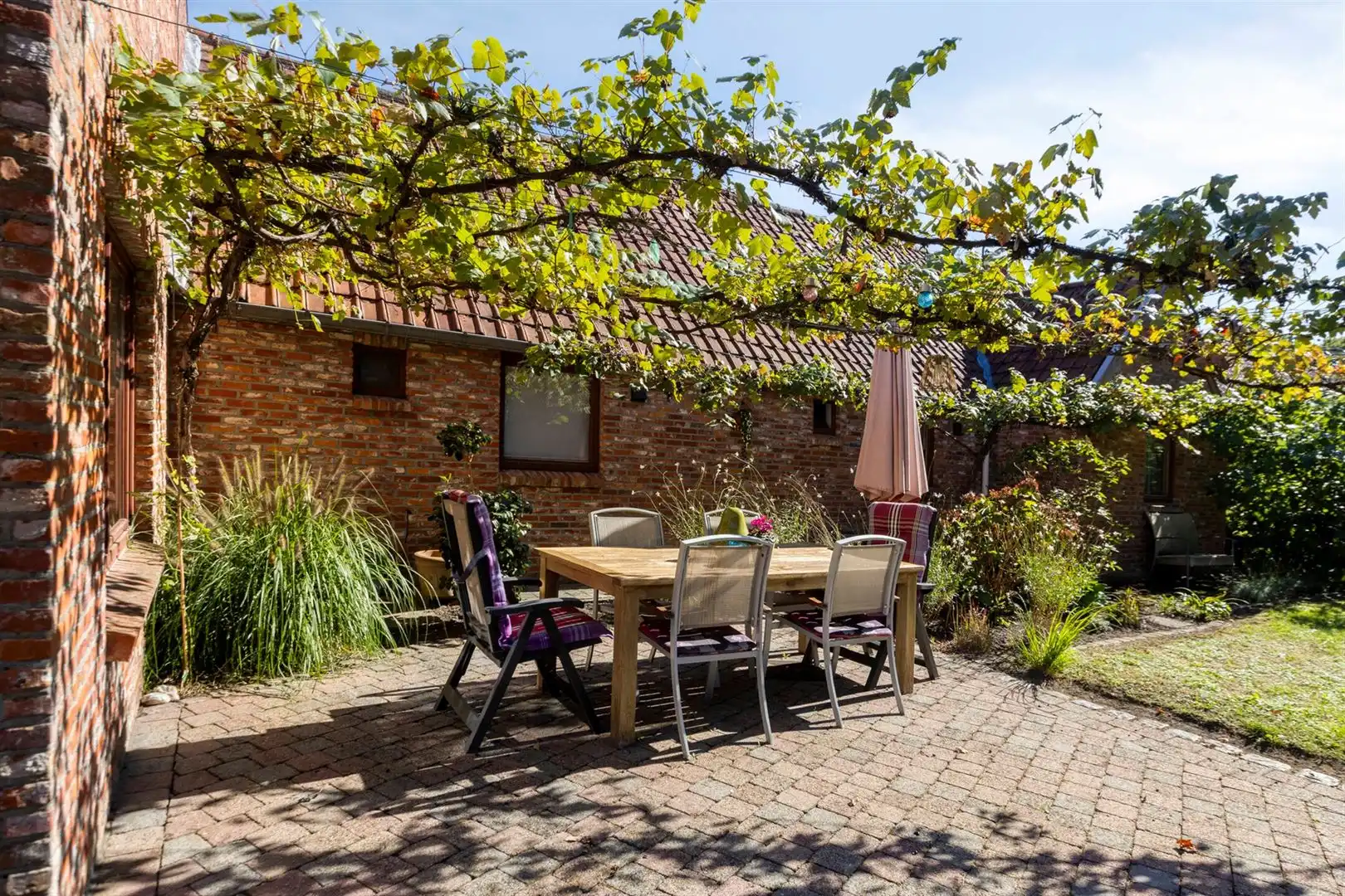 TE KOOP: Uniek woon- en investeringspand met ruime woning en 6 verhuurde studio’s te Heusden-Zolder! foto 6