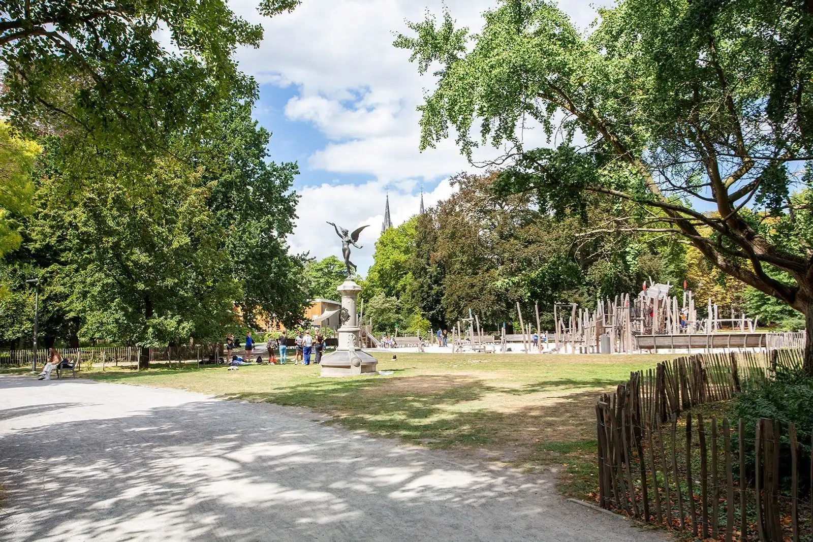 Uiterst ruim vierslaapkamer appartement tussen het Stadspark en de Theaterbuurt!  foto 29
