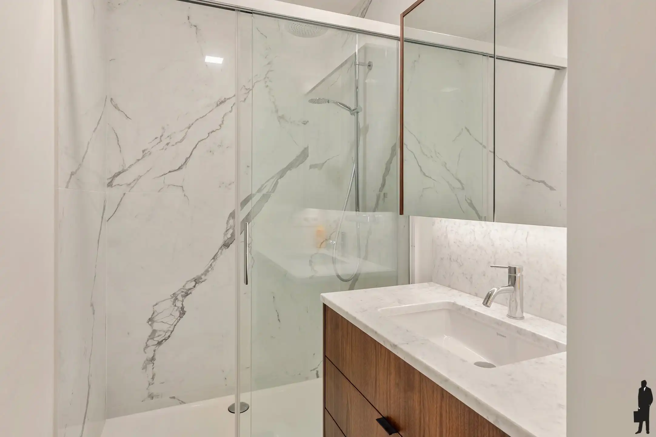 Ruim luxueus afgewerkte gelijkvloers appartement (2019) met tuin en garagebox!  foto 10