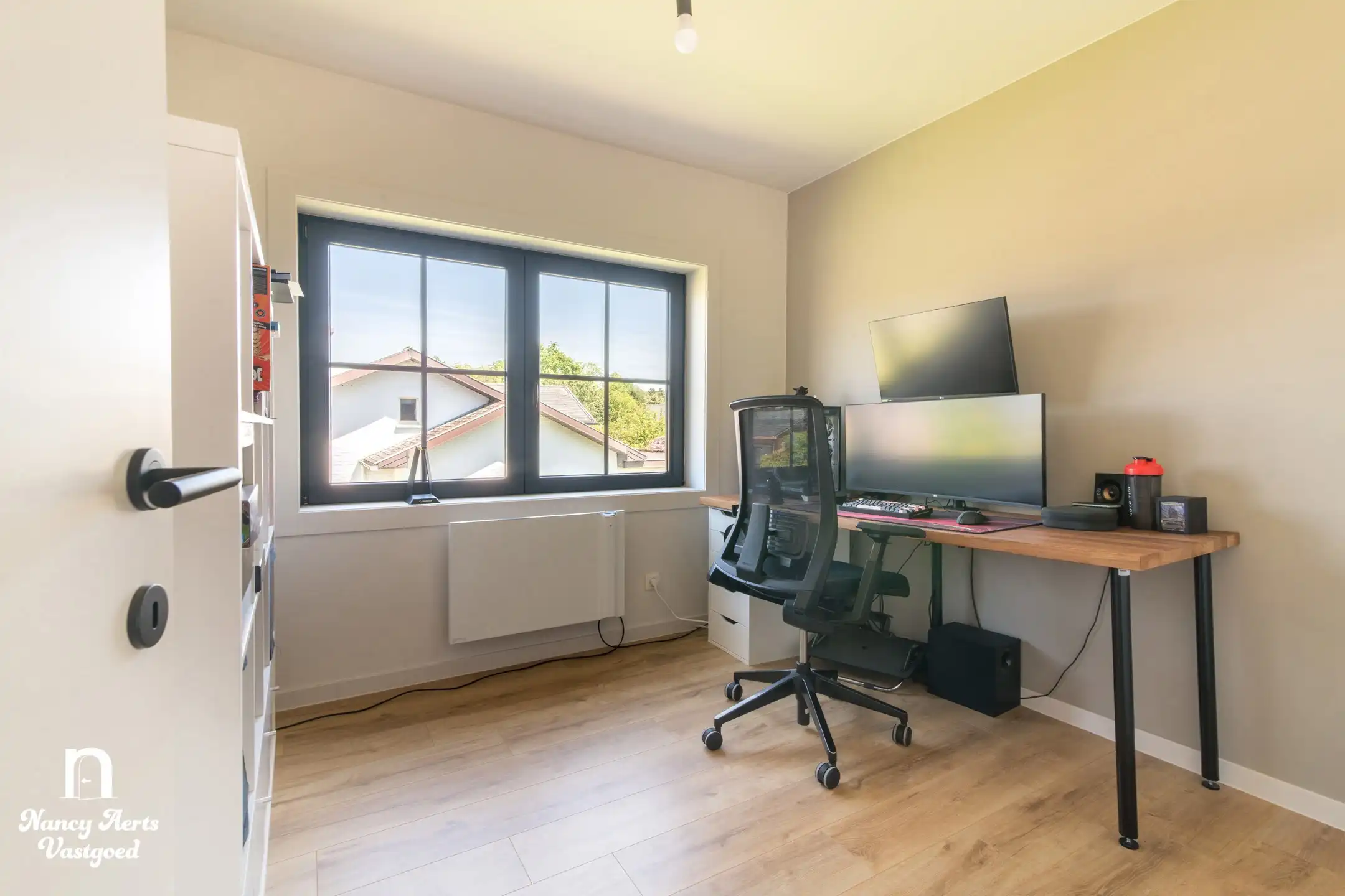 Lichtrijke en perfect afgewerkte woning op royaal perceel foto 18