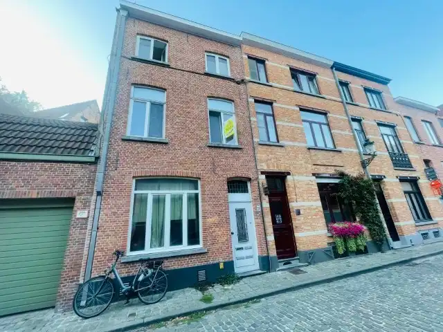 Brugge centrum, Superleuke ligging , vlakbij de Vestingen, het station en 't Zand Gezellig lichtrijk  appartement met 1 slaapkamer en mooi terras foto 3