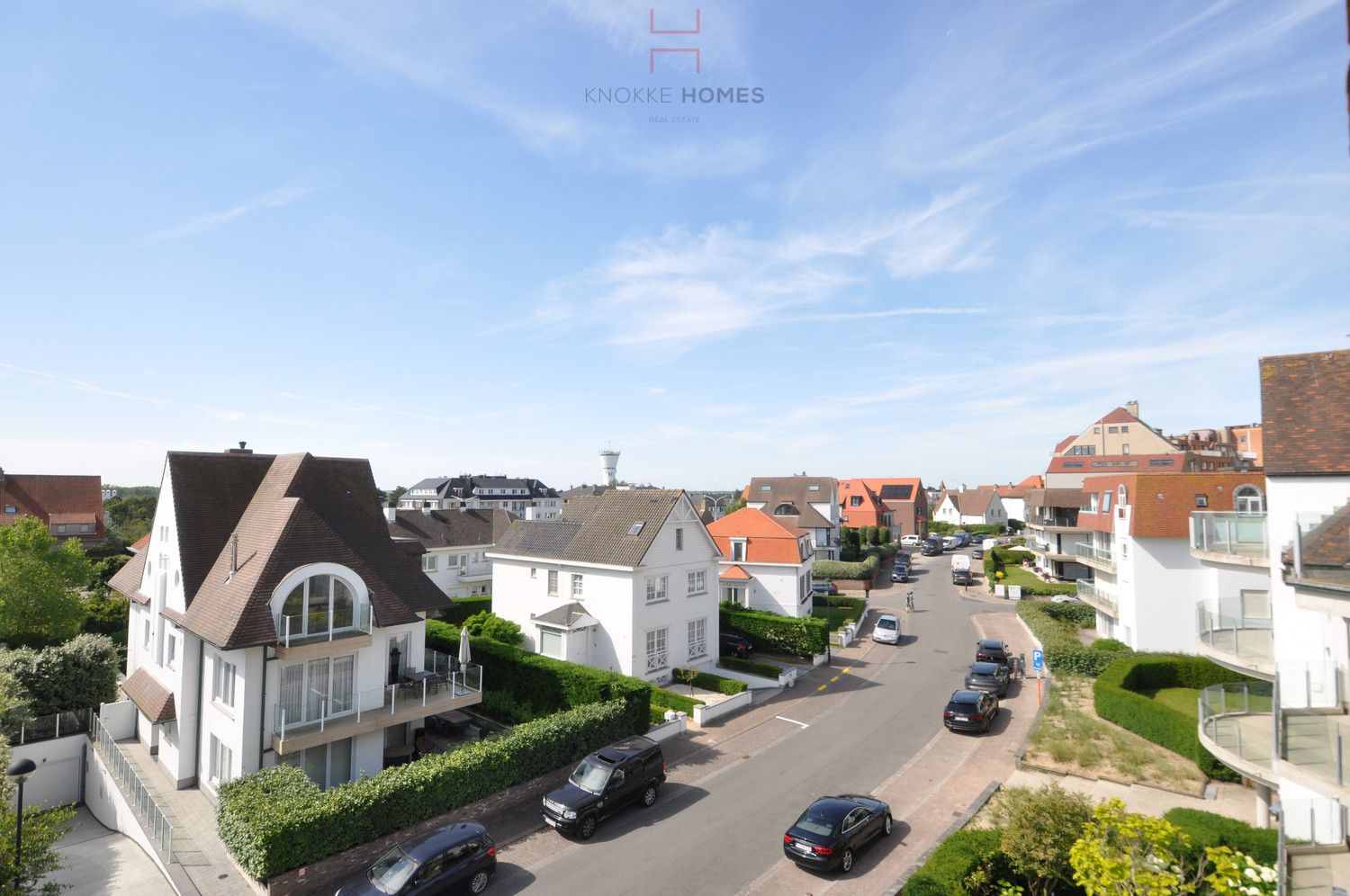 Fraai gerenoveerd en zonnig hoekappartement vlakbij de zeedijk in Duinbergen foto 3