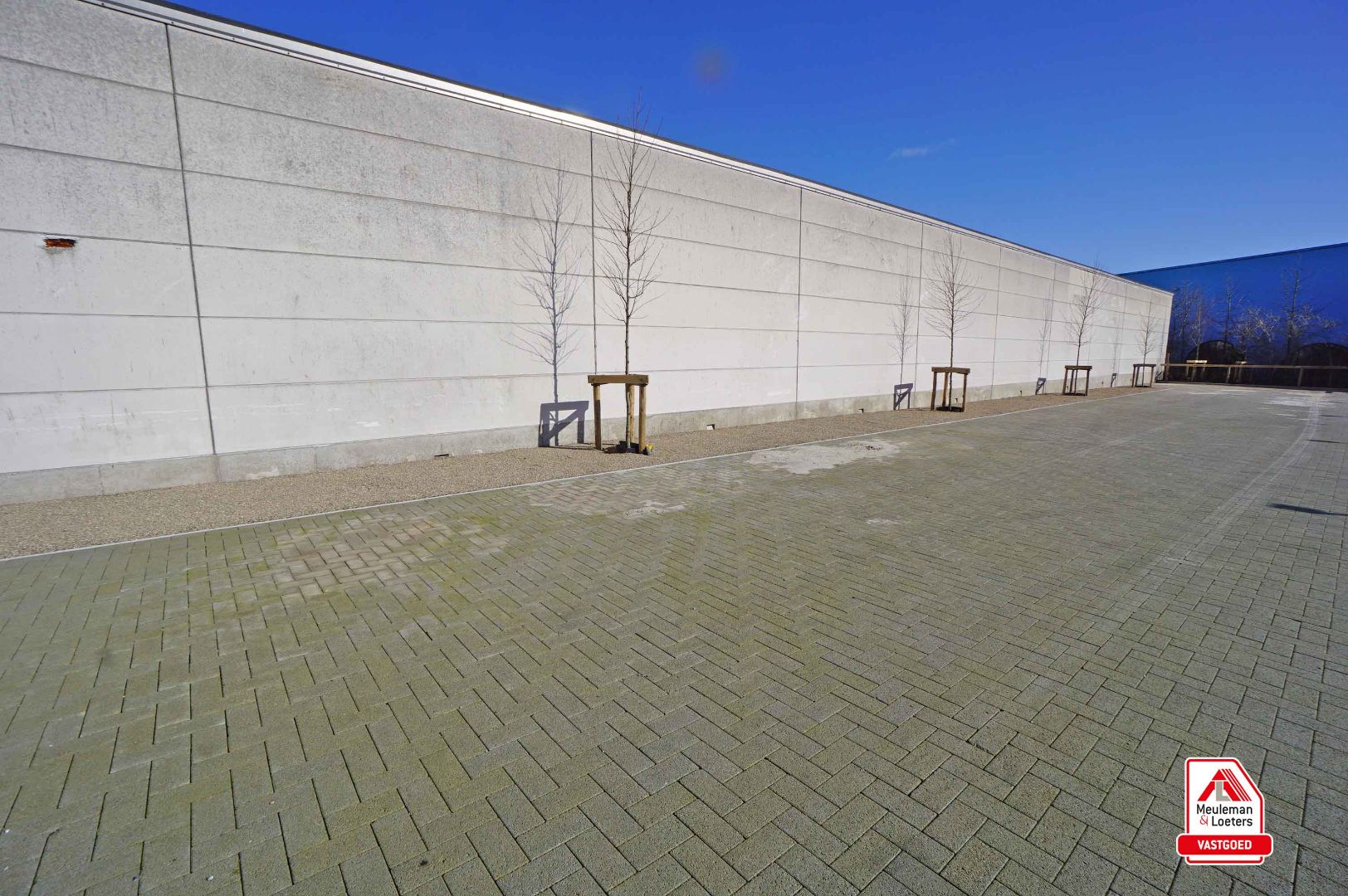 Bovengrondse parkeerplaats in het centrum foto 6