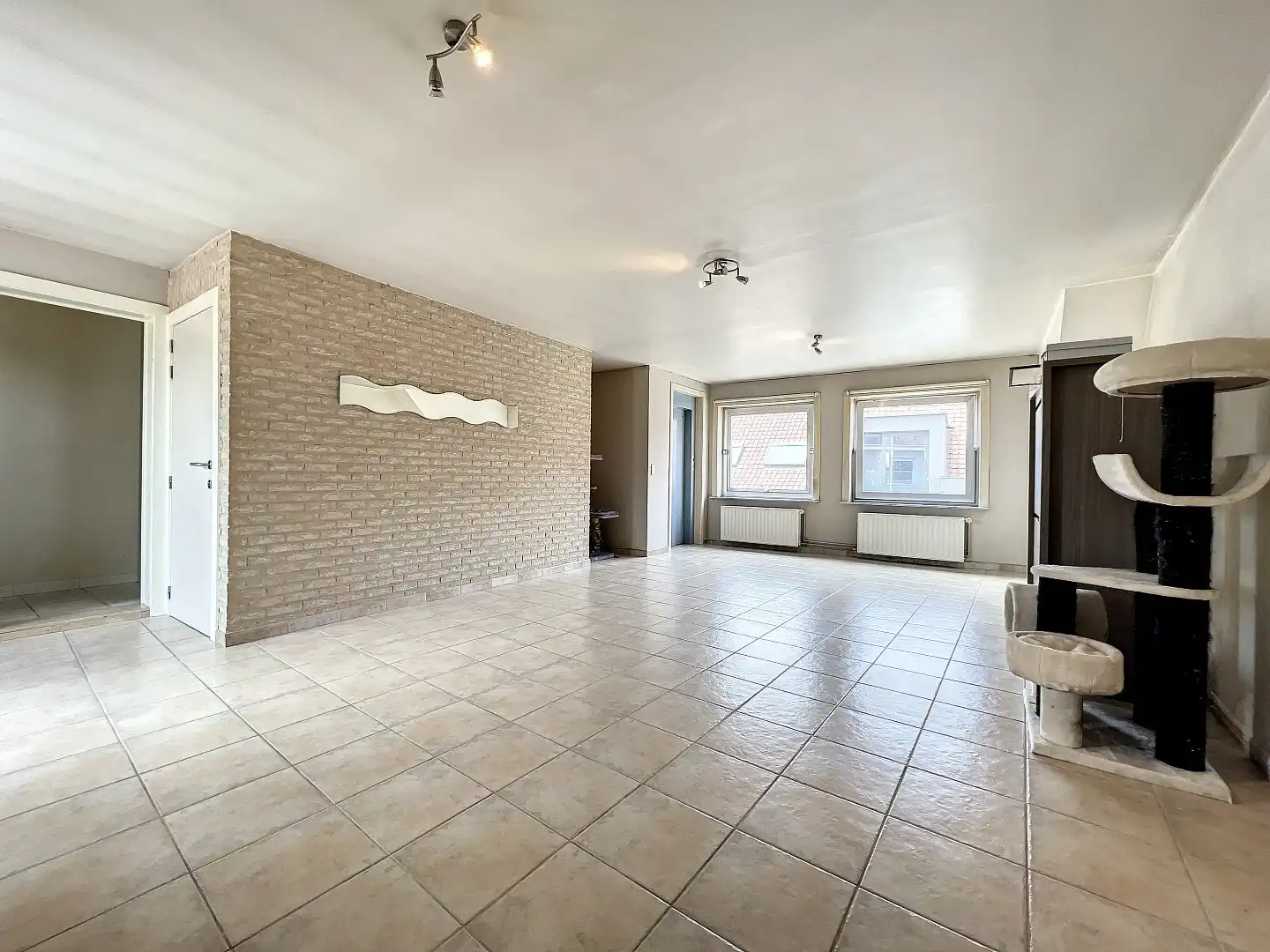 Centraal gelegen appartement met garage foto 2