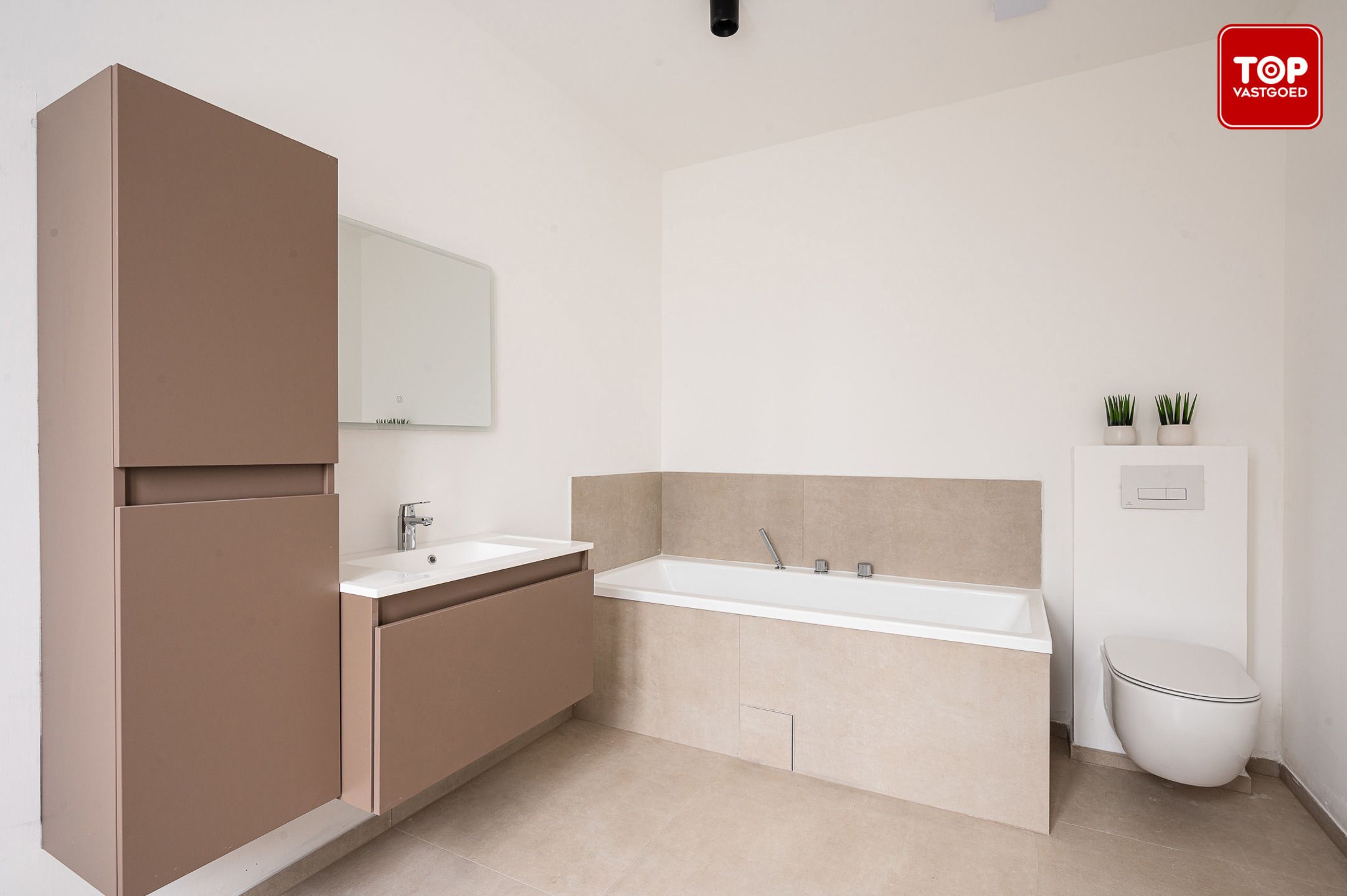 Stijlvol gerenoveerde gezinswoning met 4 slaapkamers en gezellige tuin foto 18