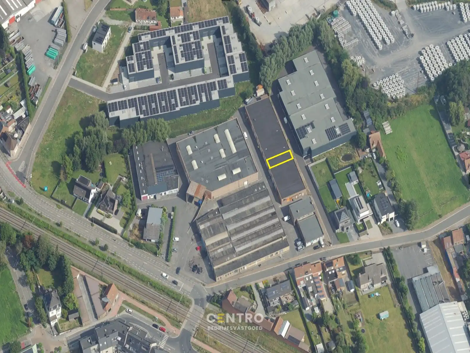 Goed gelegen LOODS (ca.120 m2) met elektrische sectionaalpoort te RUMBEKE. foto {{pictureIndex}}