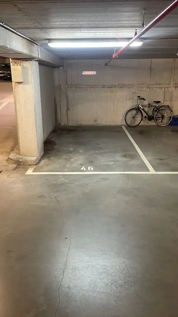 Ondergrondse autostaanplaats aan Cadix ziekenhuis foto 2