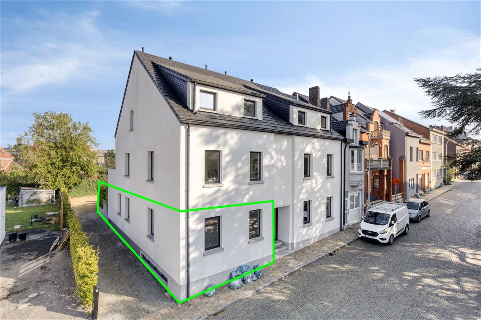 Gelijkvloers appartement met 2 slaapkamers en tuin  foto {{pictureIndex}}