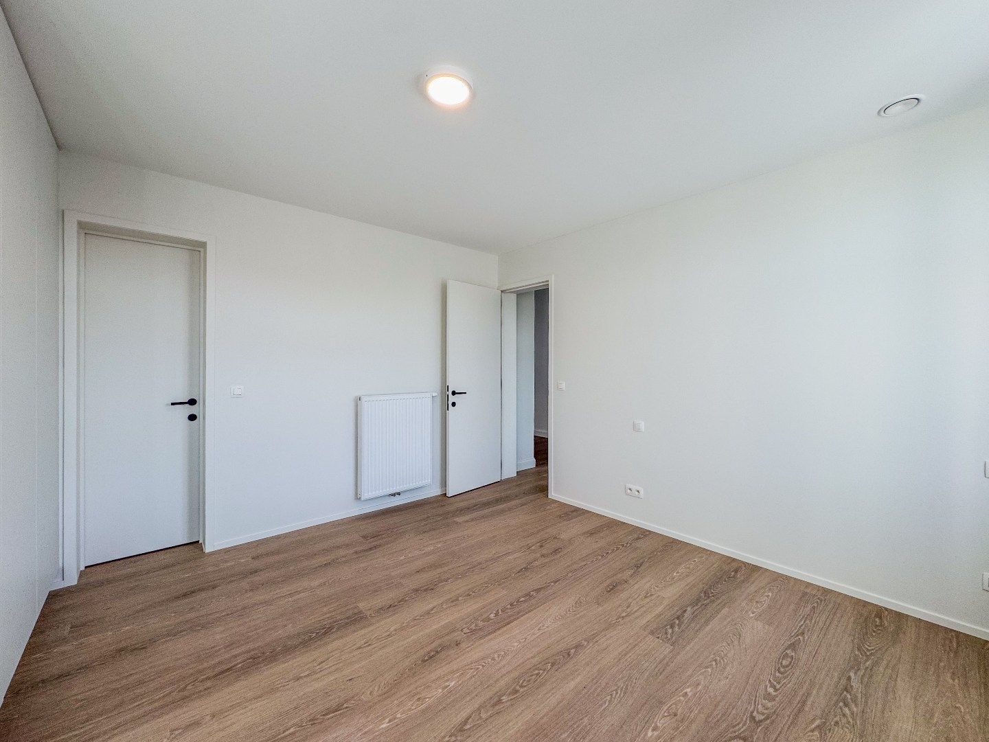 Ruim appartement met 2 slaapkamers en terras in het centrum. foto 17