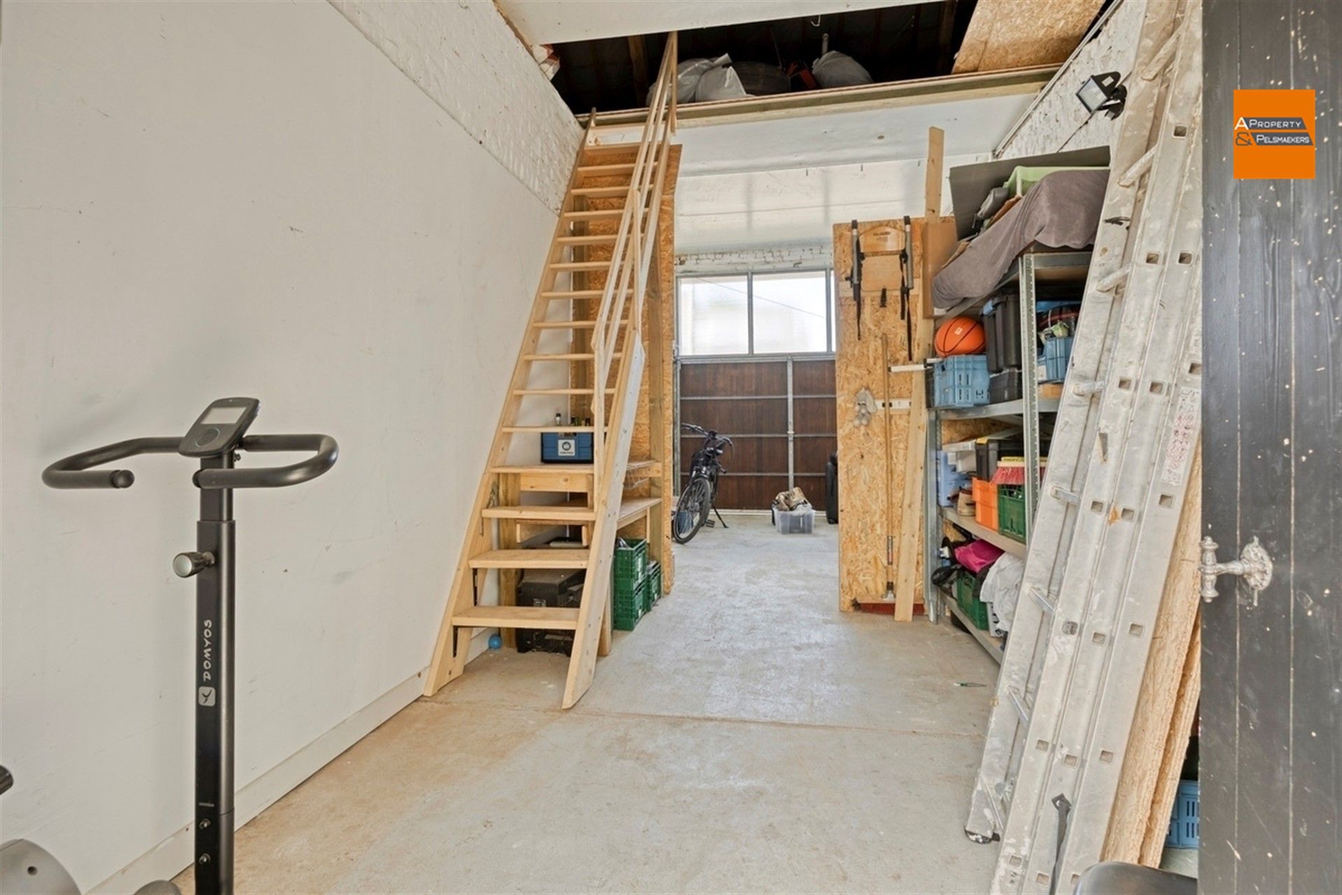 Eigendom met karakter en ruimte, 4 slaapkamers en  prachtige tuin foto 23