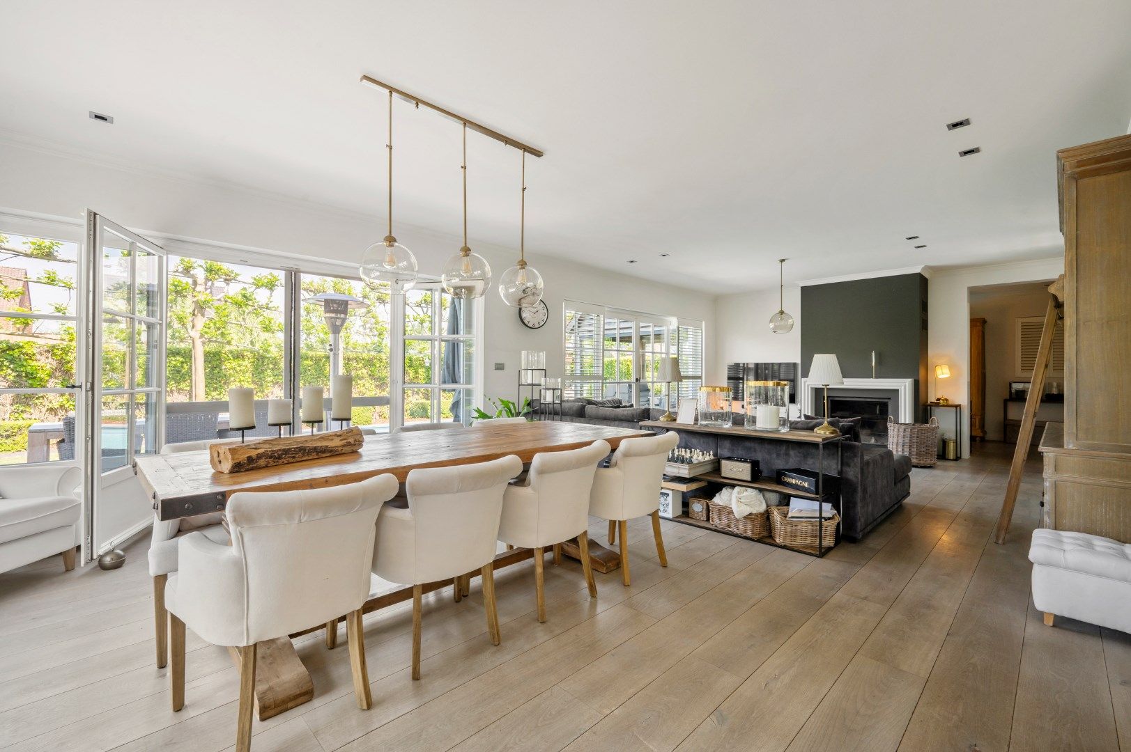 Luxueuze villa met zwembad, poolhouse en vier slaapkamers  foto 8