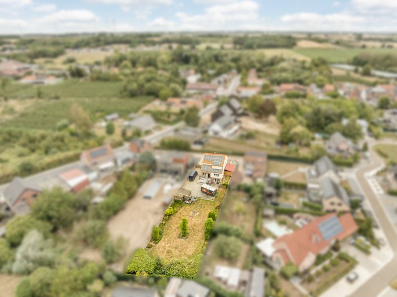 Zeer rustig gelegen, ruime gezinswoning op een perceel van 14are foto 3