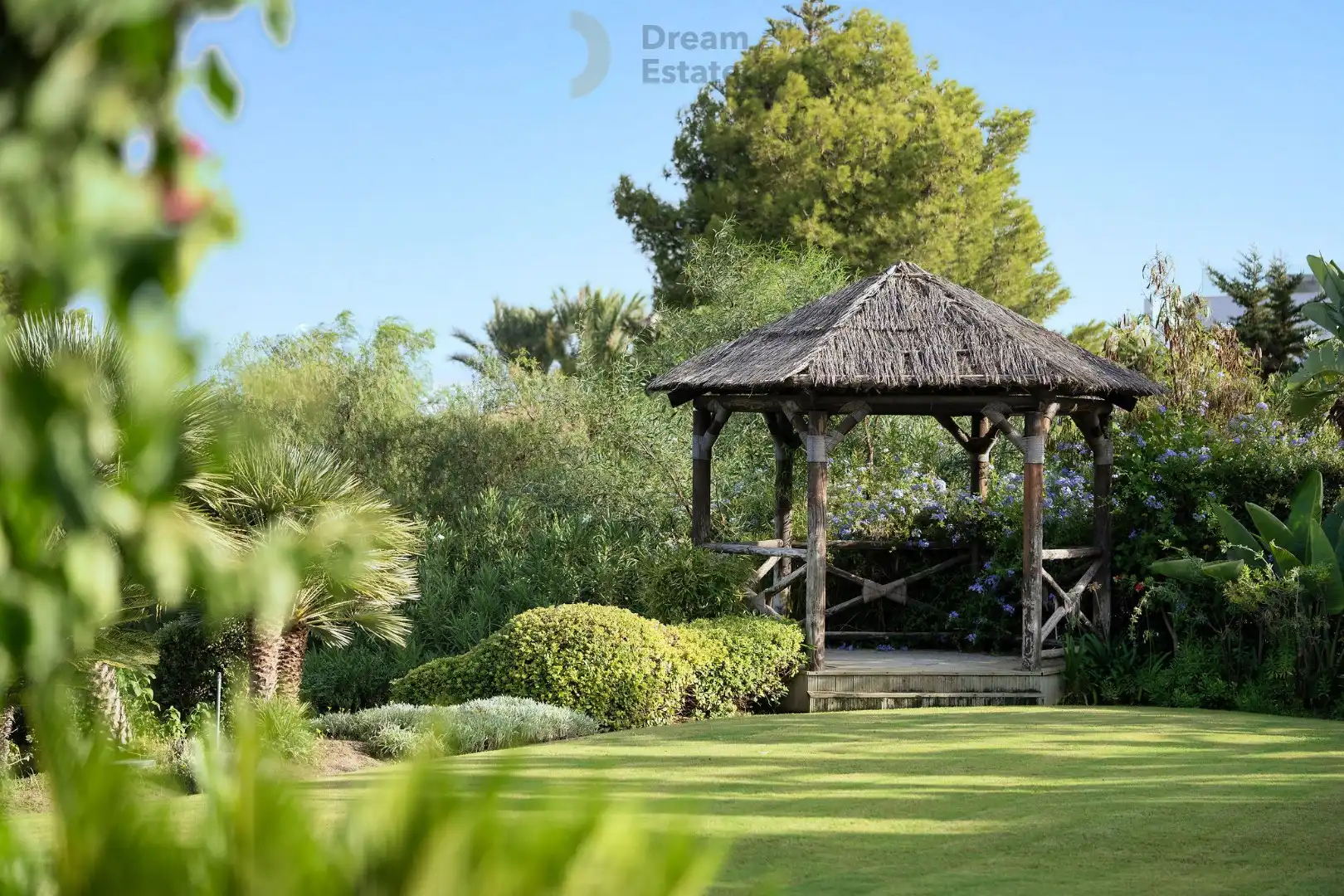 Welkom in deze prachtige villa te El Paraiso, een mix van Andalusische charme en moderne elegantie. foto 41