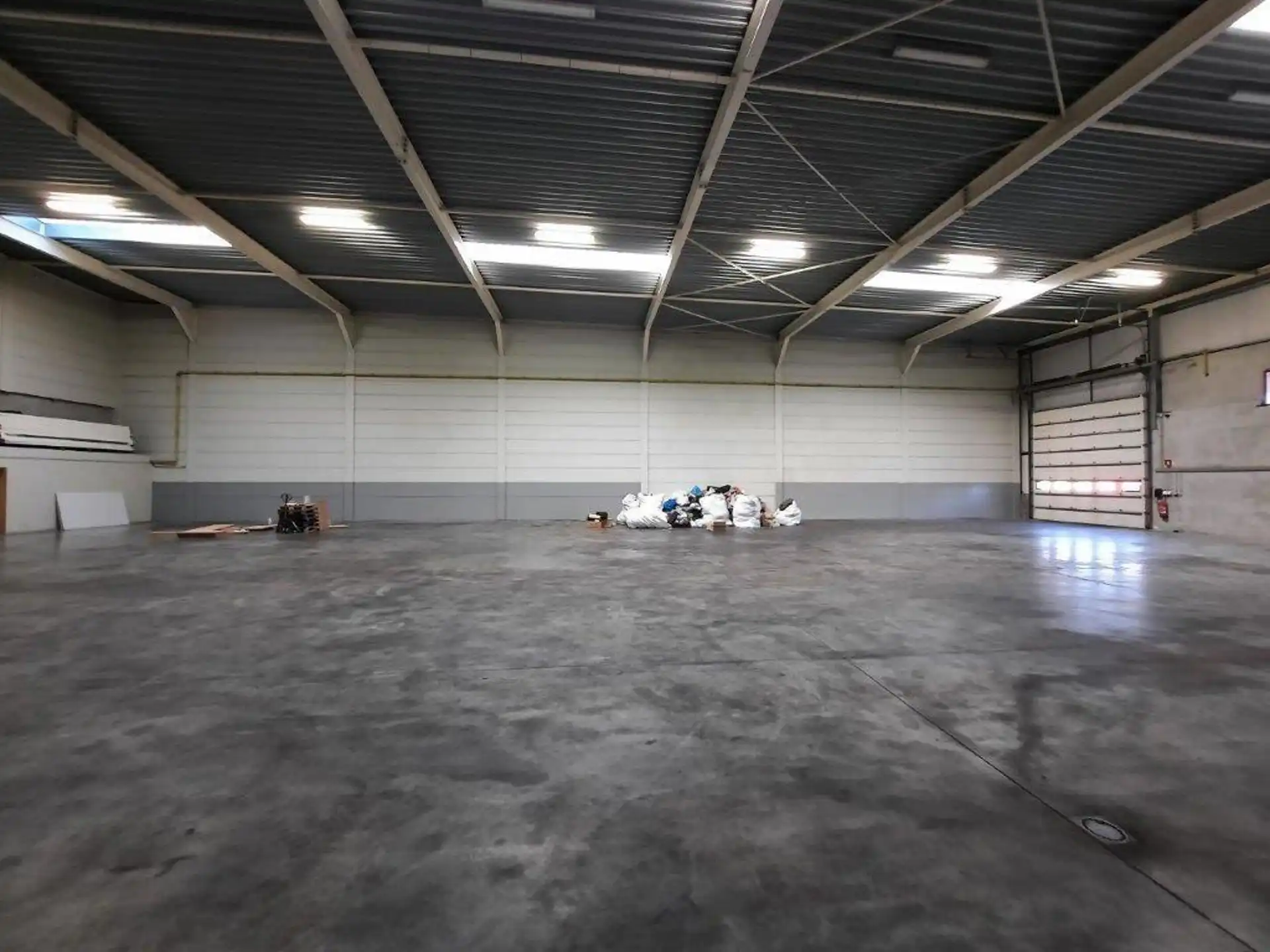Magazijn H 760 m² met bureel nabij E34 en Waaslandhaven foto 4