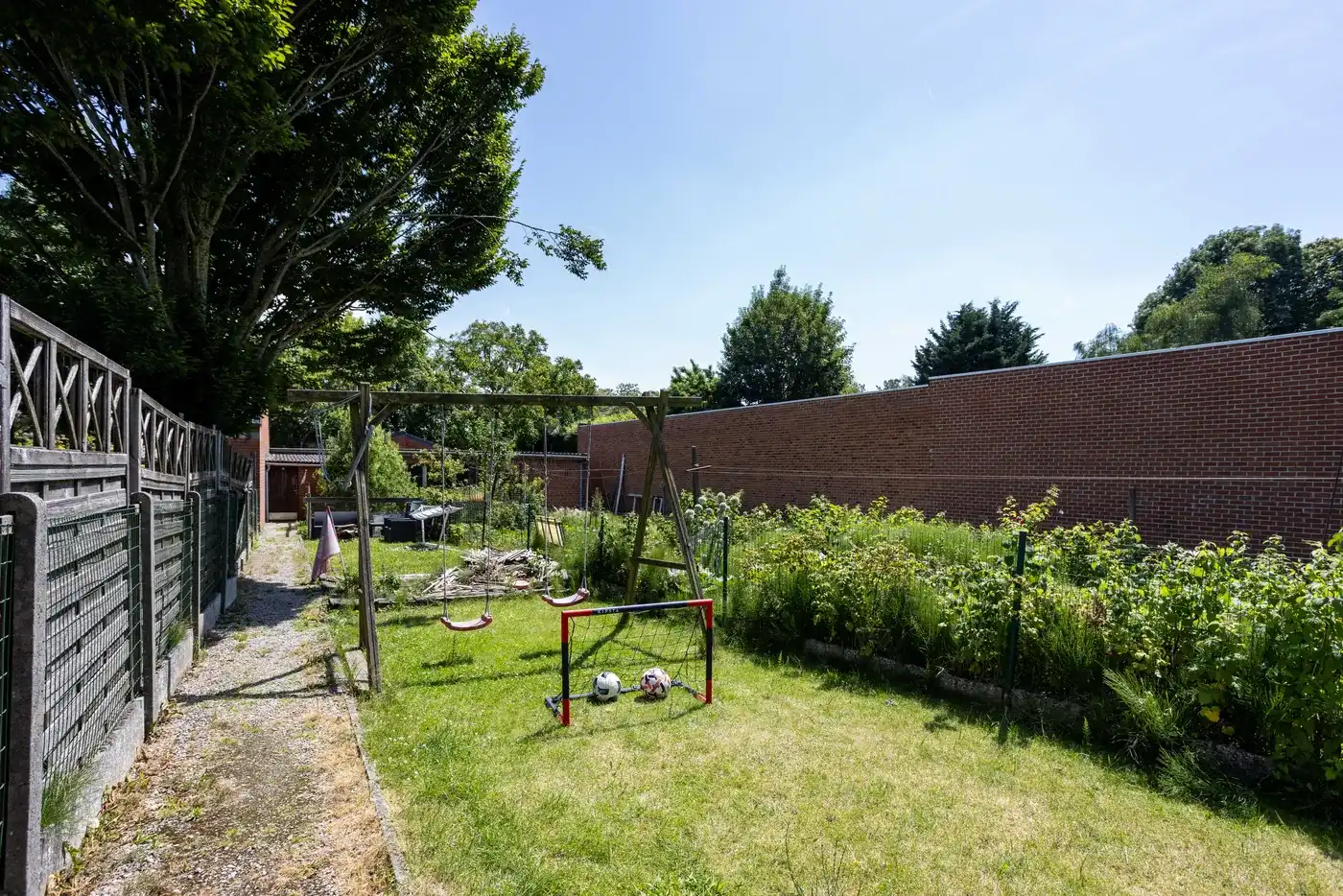 Licht op te frissen woning met goede ligging in Zwevegem foto 14