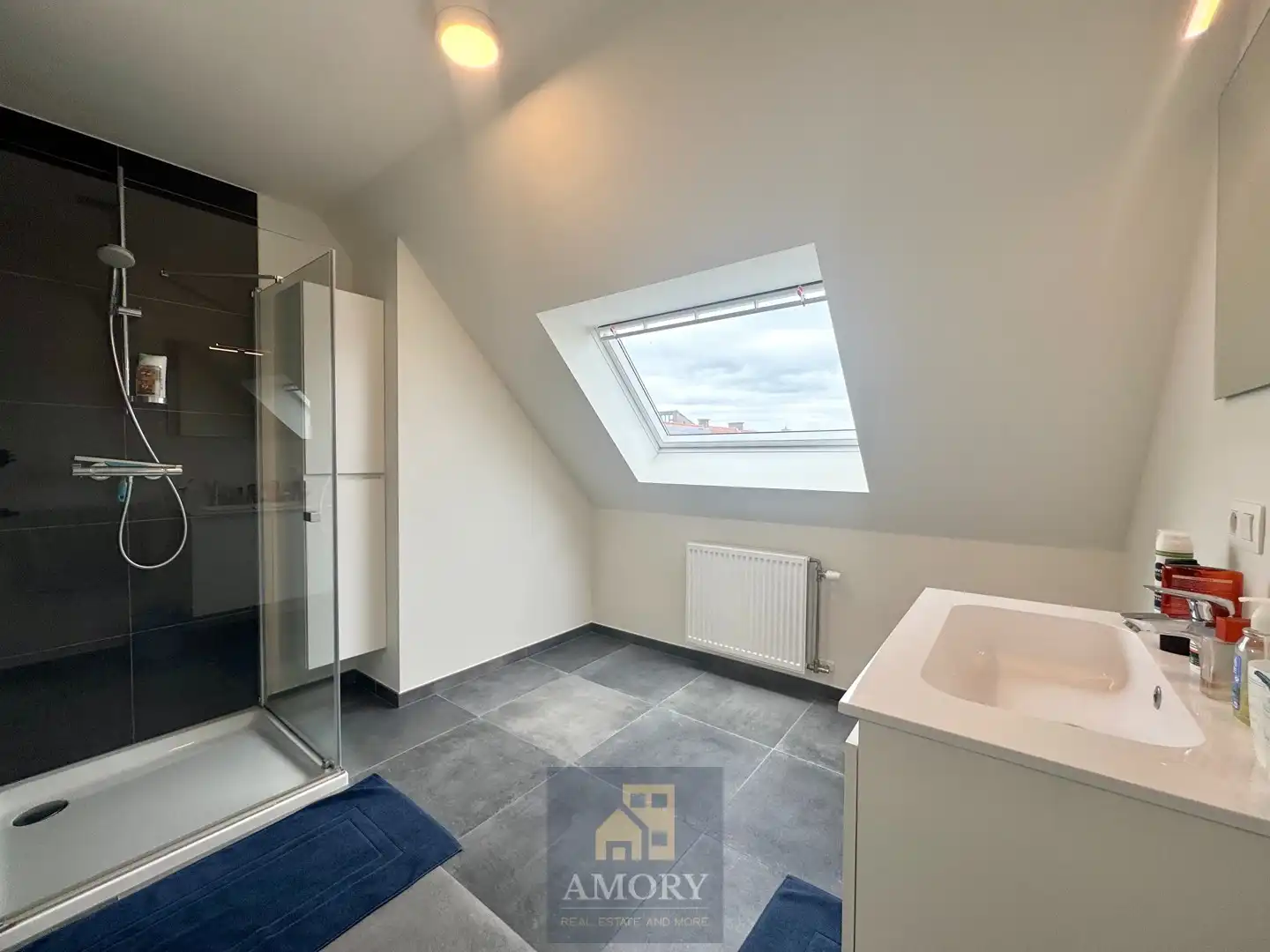 Zonovergoten penthouse met 2 grote terrassen aan Kerkplein te Beveren-Leie foto 11