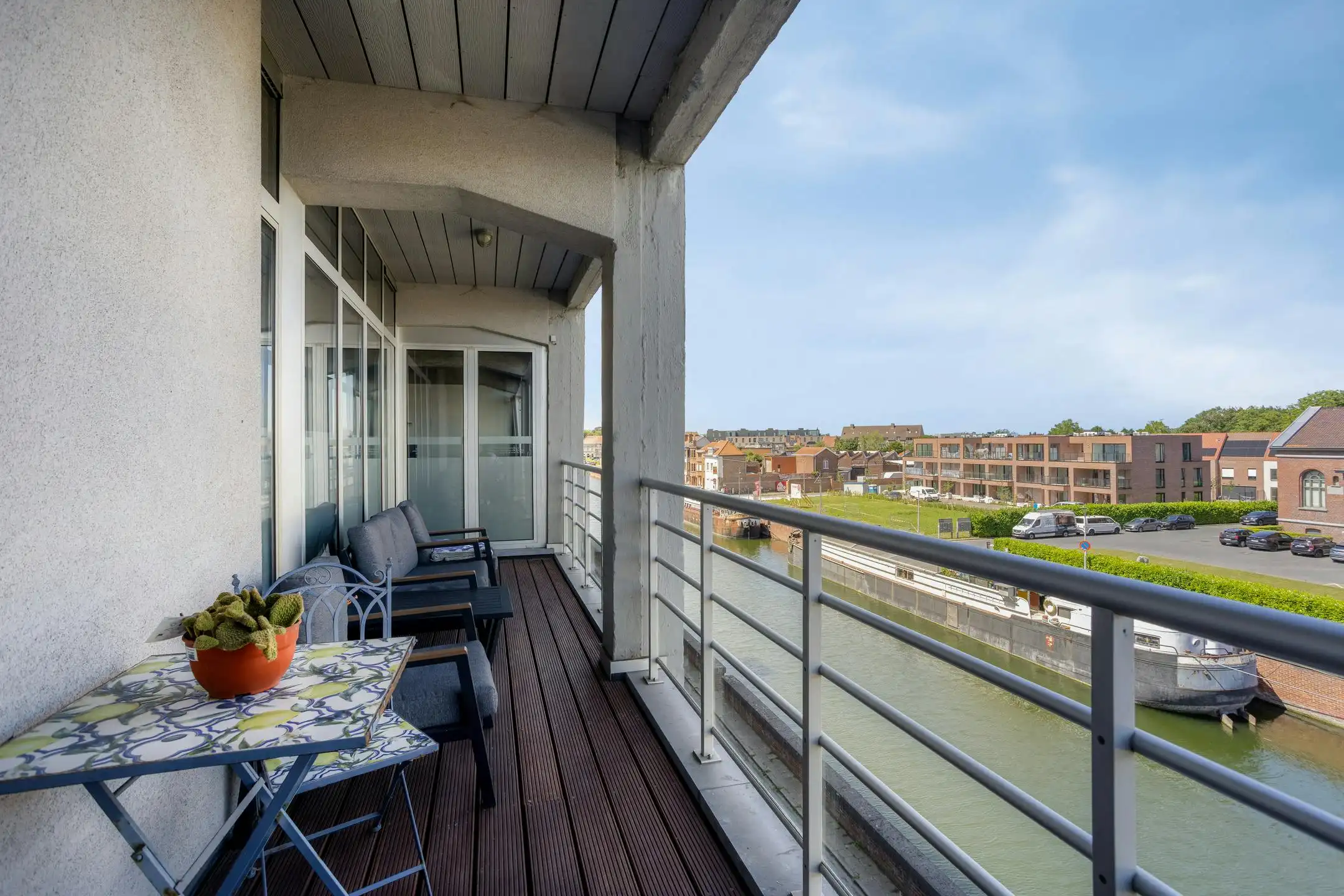 Stijlvolle designloft met zicht op het kanaal in hartje Kortrijk foto 13