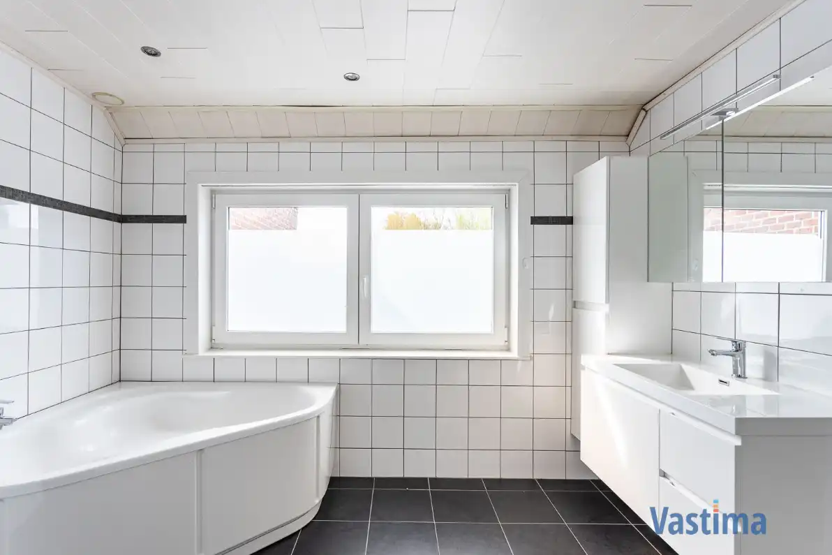 Charmante huurwoning met 2-3 slaapkamers, buitenruimte en garage foto 10