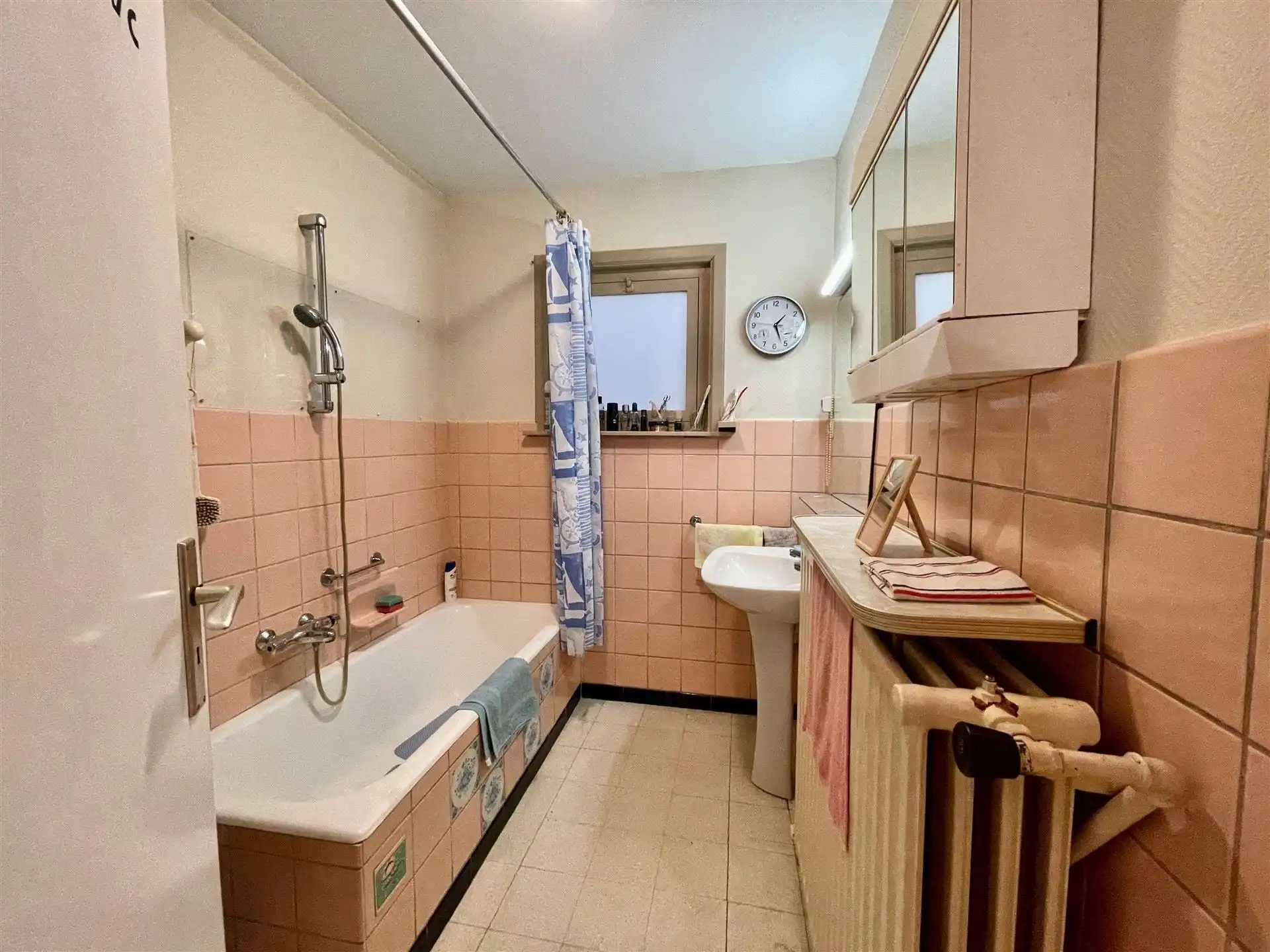 Commercieel gelegen woning met atelier (370m2) op 1198m2! foto 11