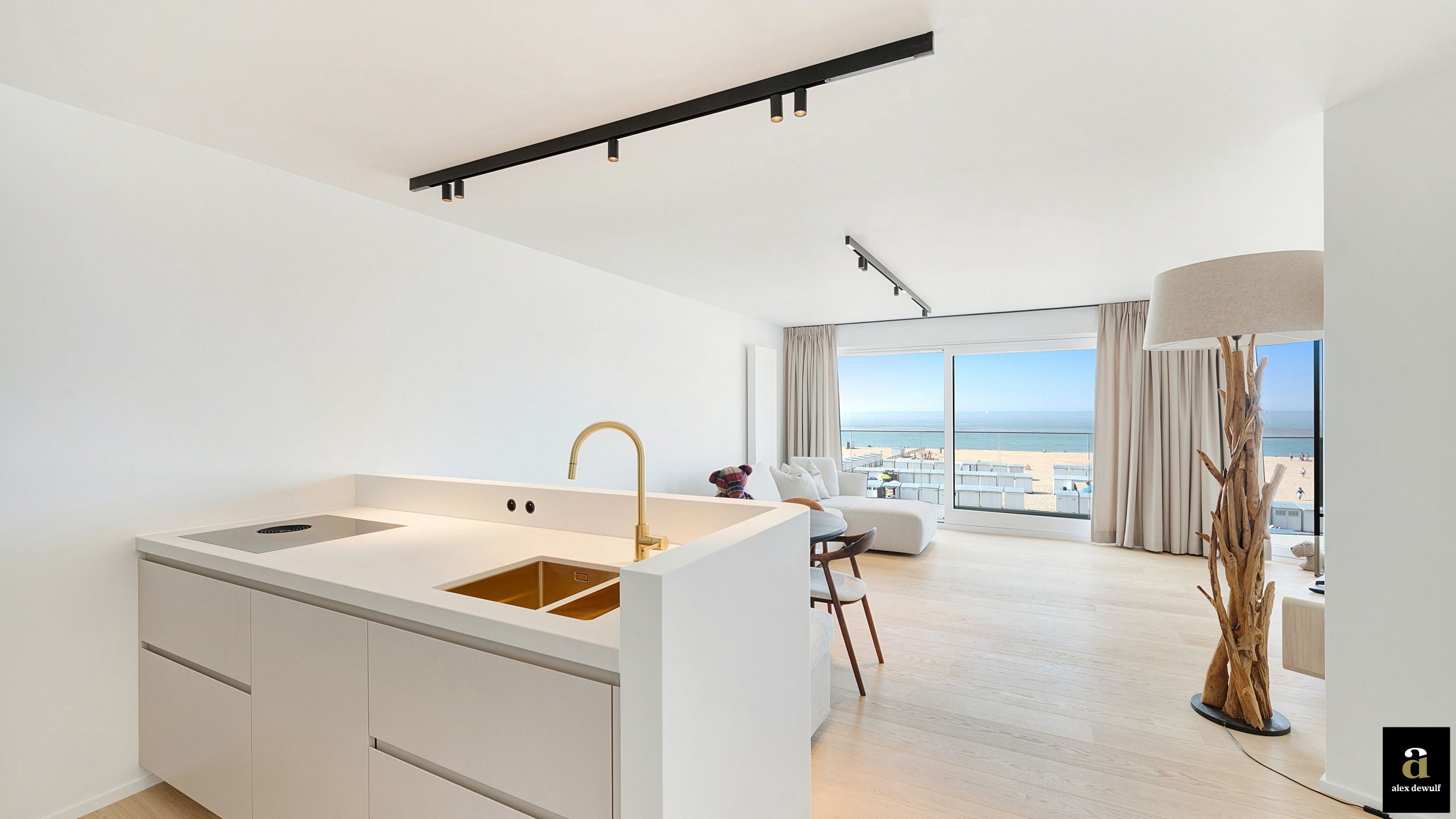 Instapklaar appartement op de Zeedijk in een mooi hoekgebouw foto 2