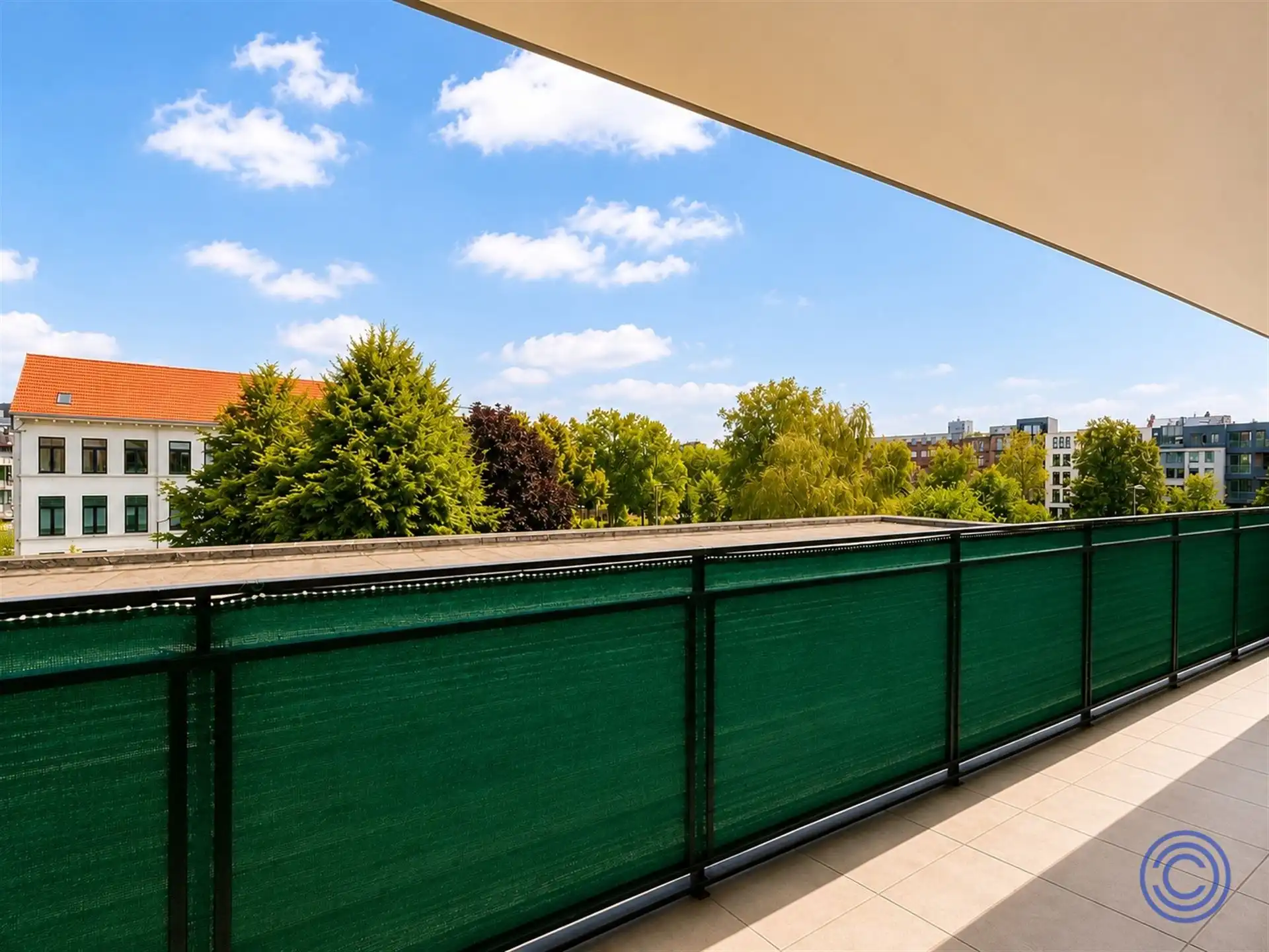 Instapklaar 1-slpk appartement met terras aan het Zuidpark foto 2