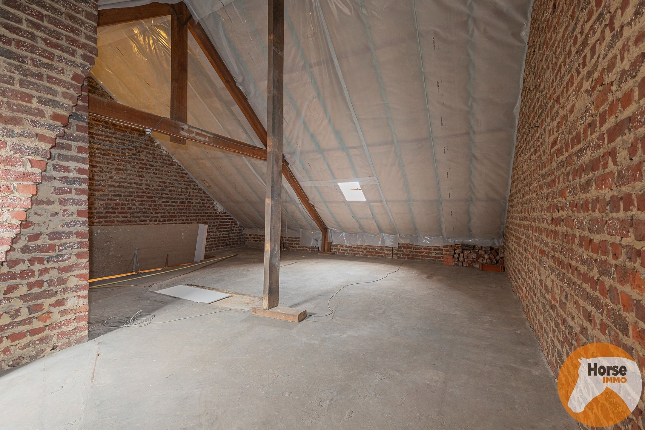 ERPE-MERE - Goed onderhouden woning met magazijn en serres foto 18