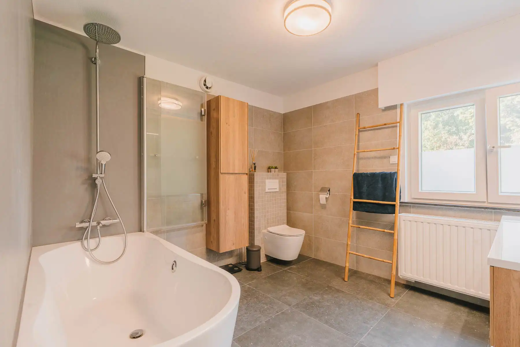 Stijlvol gerenoveerde open bebouwing op 630 m² foto 18