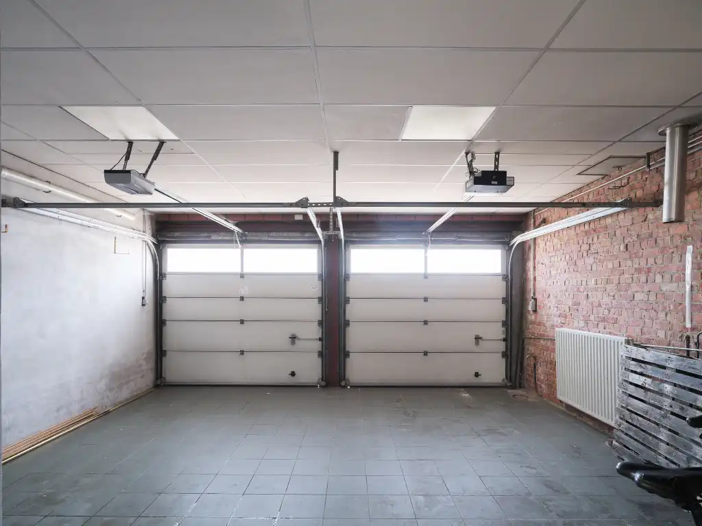 Sint-Amandsberg – Ruime interbellumwoning met 4 slaapkamers, tuin, dubbele garage en polyvalente ruimte nabij het Bijgaardepark. foto 17