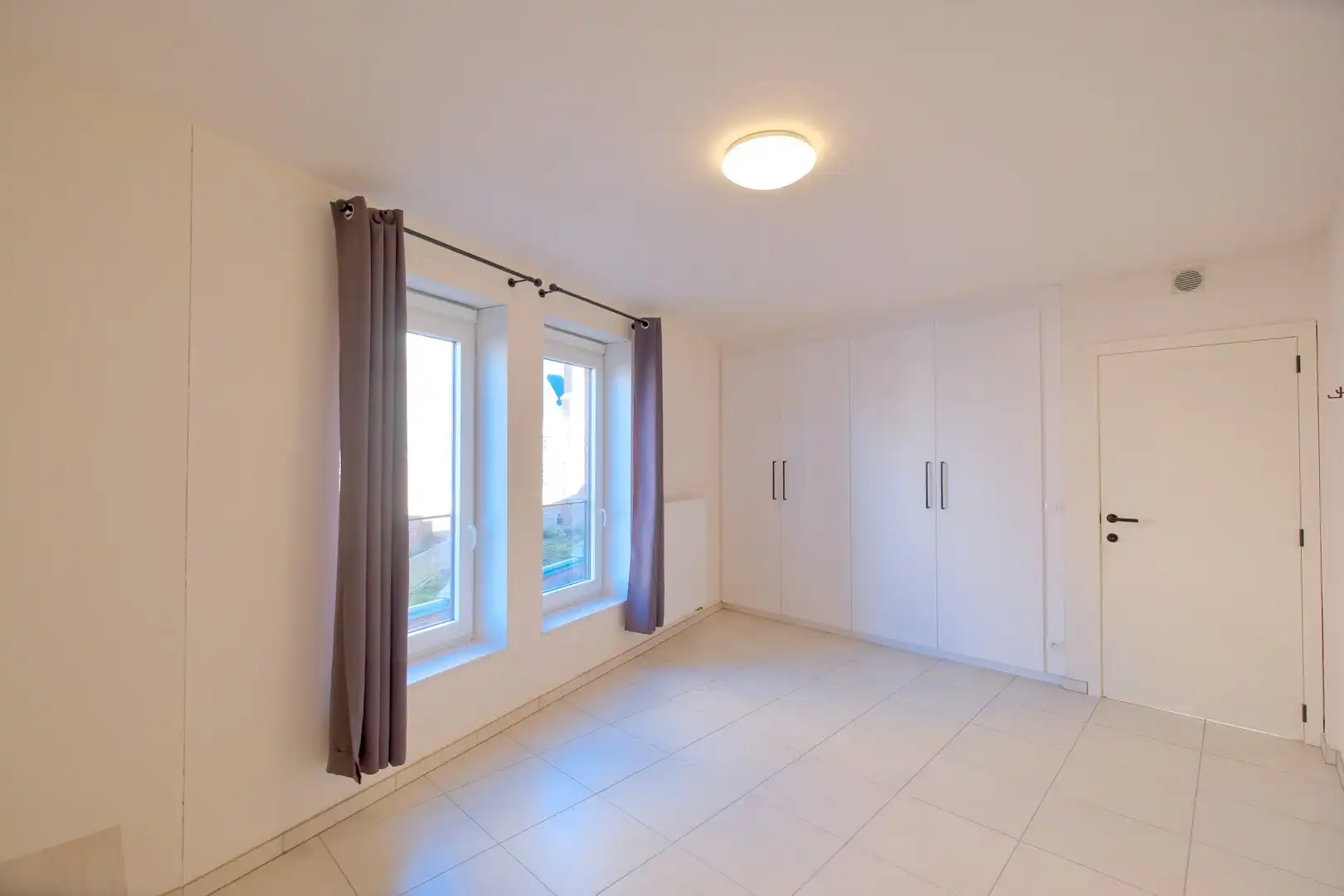 Recent app. met 2 slpks, prachtig terras en staanplaats! foto 14