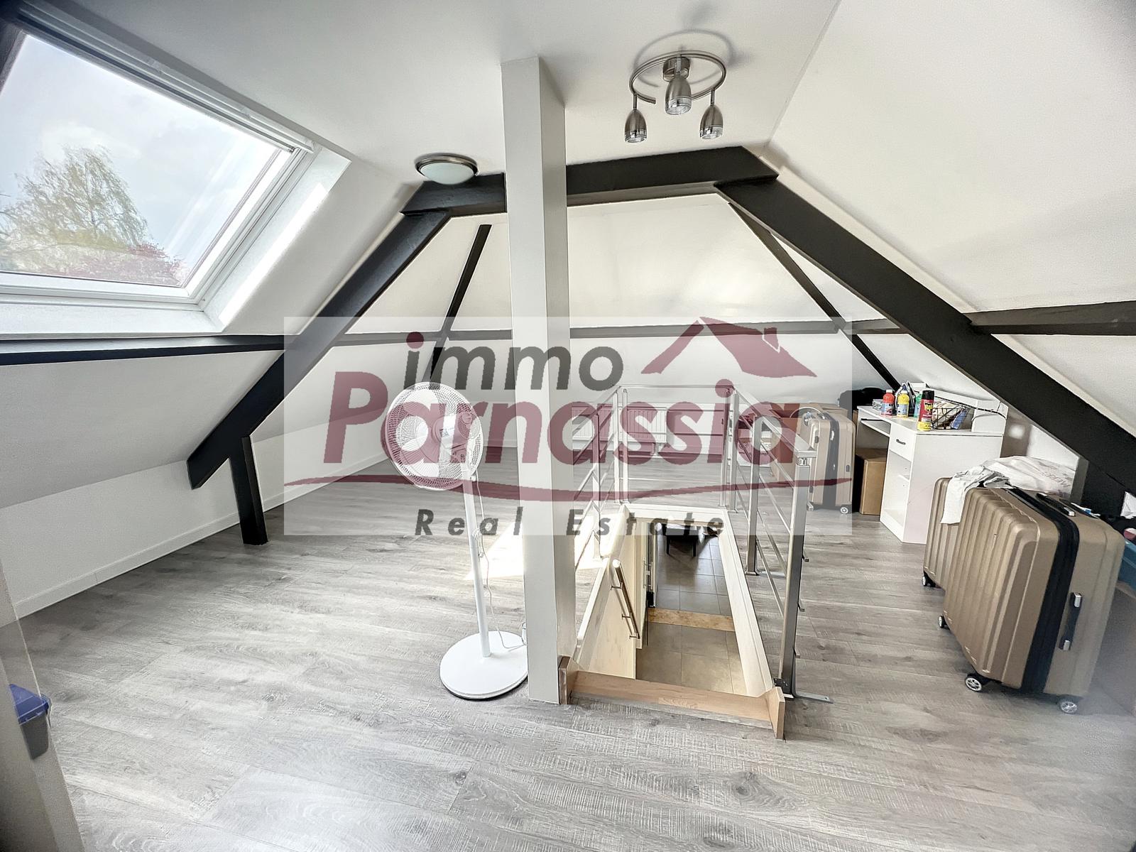 Volledig gerenoveerde villa in een residentiële wijk foto 13