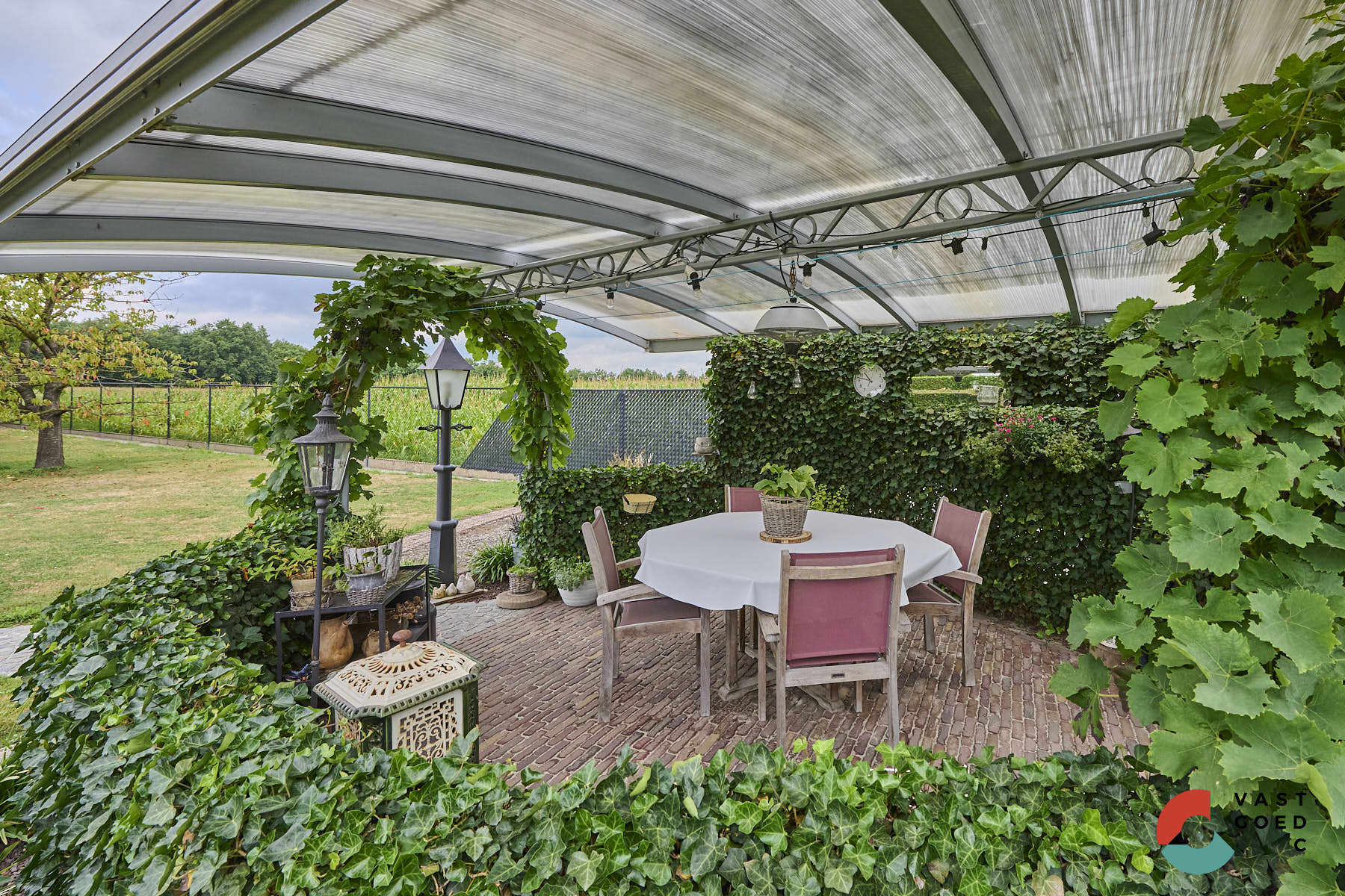 Ruime gezinswoning omringd door groen op een perceel met vrij uitzicht foto 23