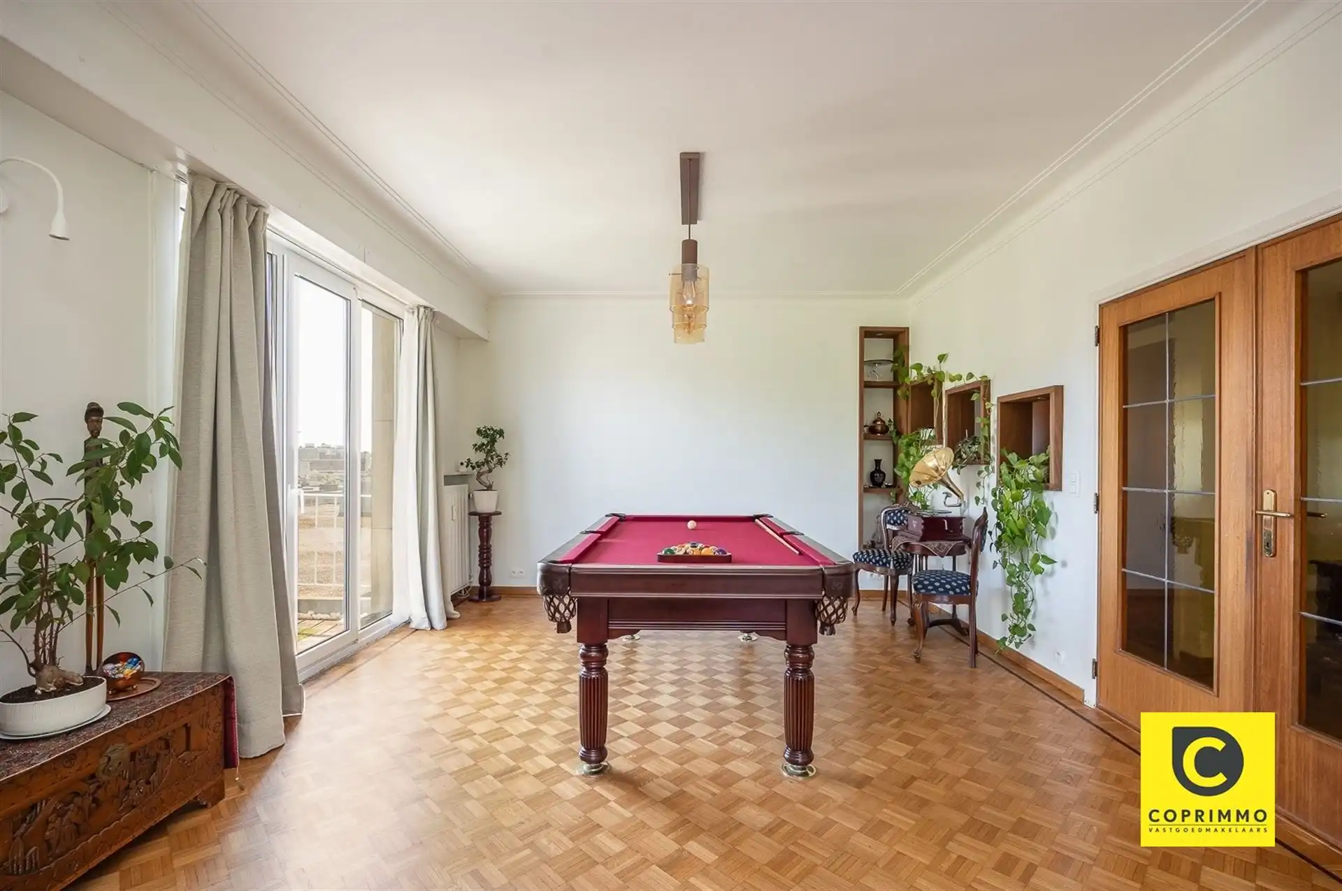 Ruim 3-slaapkamer appartement met 2 badkamers foto 4